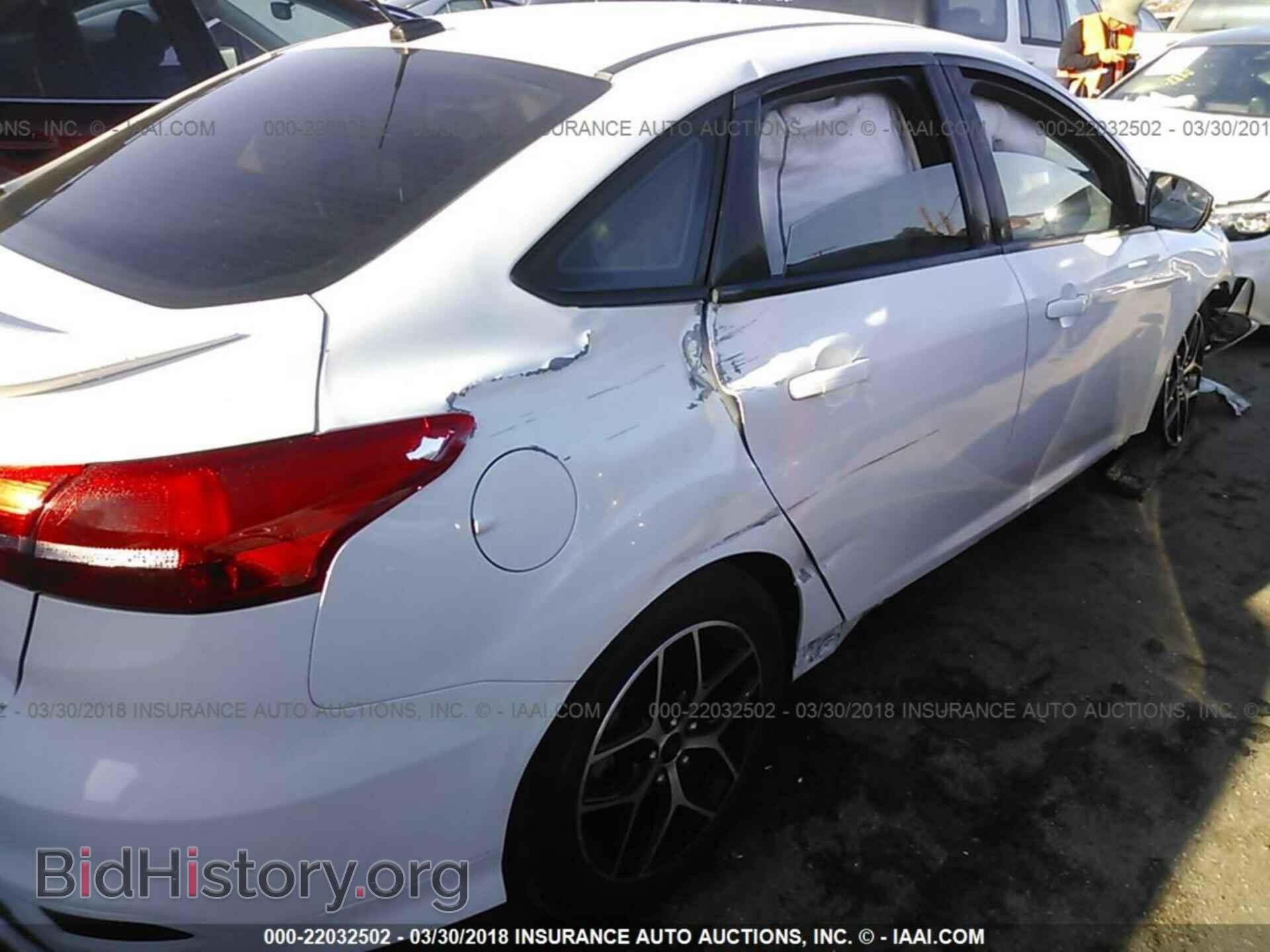2016 Ford Focus - VIN: 1FADP3F21GL275821 - Photo 5