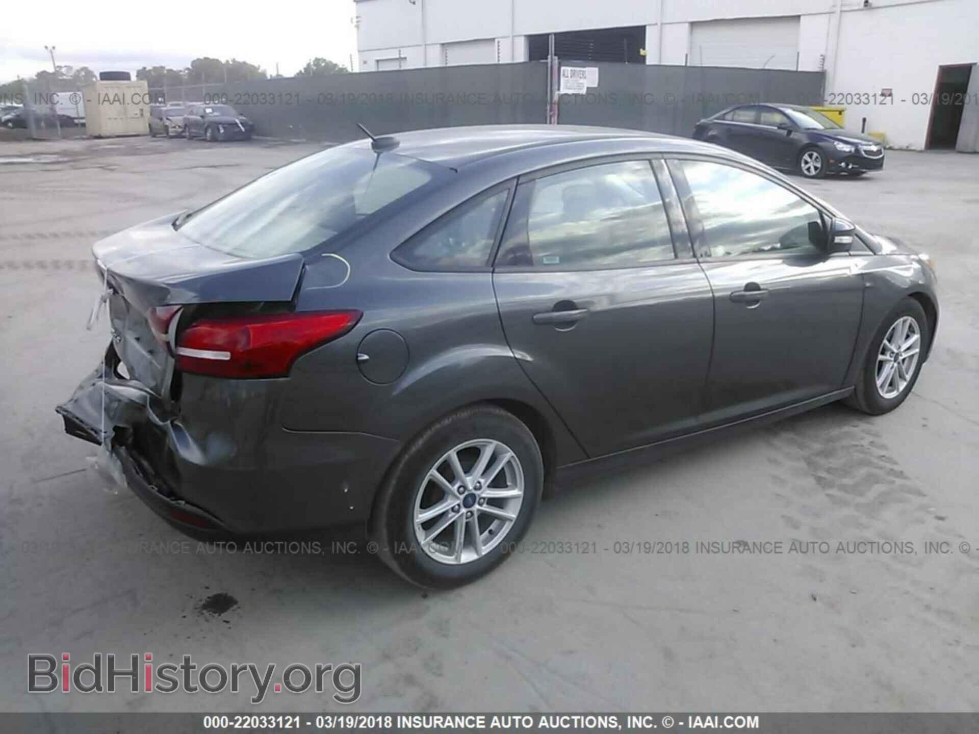 2017 Ford Focus - VIN: 1FADP3F23HL249058 - Фото 4