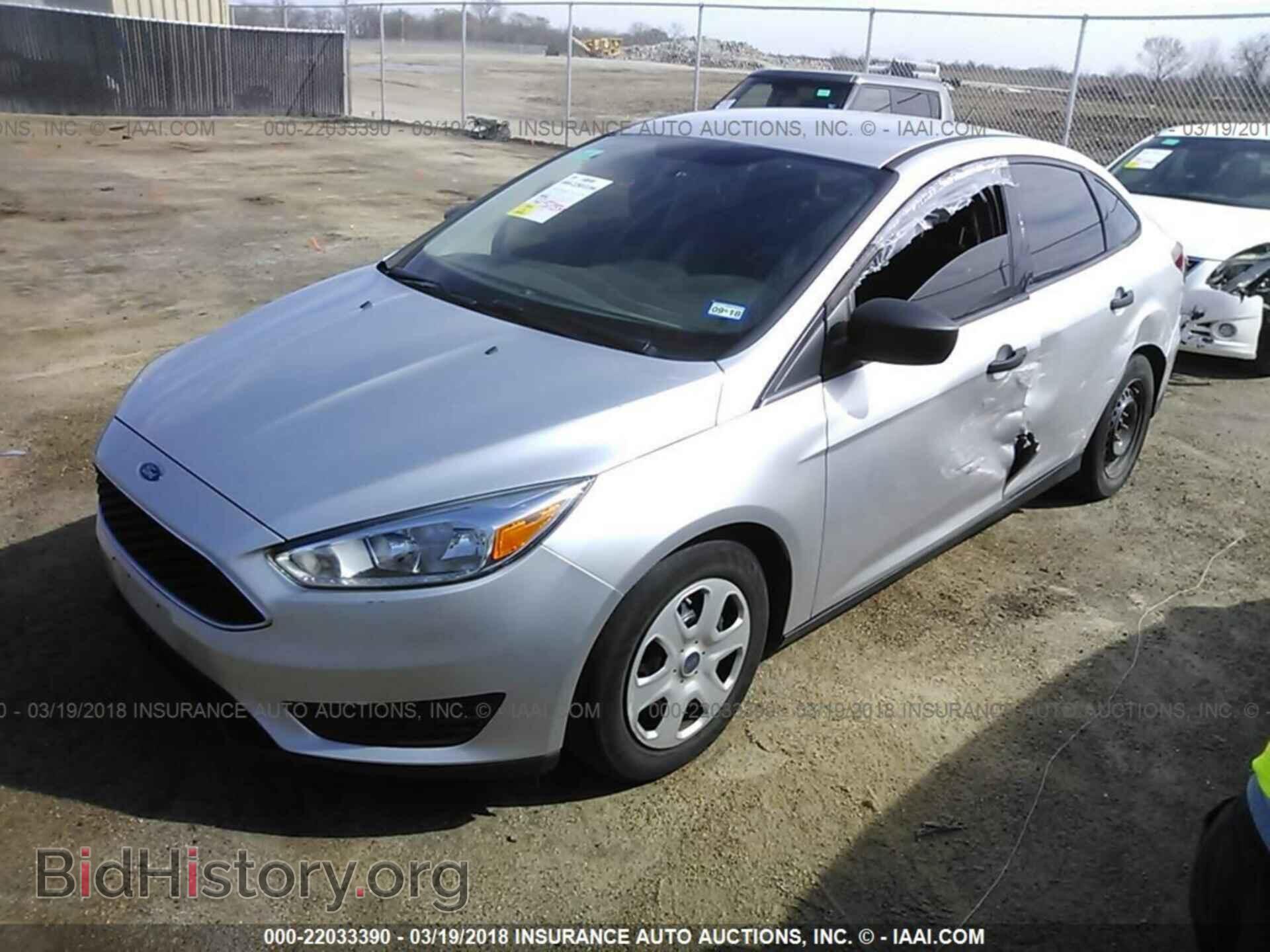 2015 Ford Focus - VIN: 1FADP3E29FL363404 - Photo 2