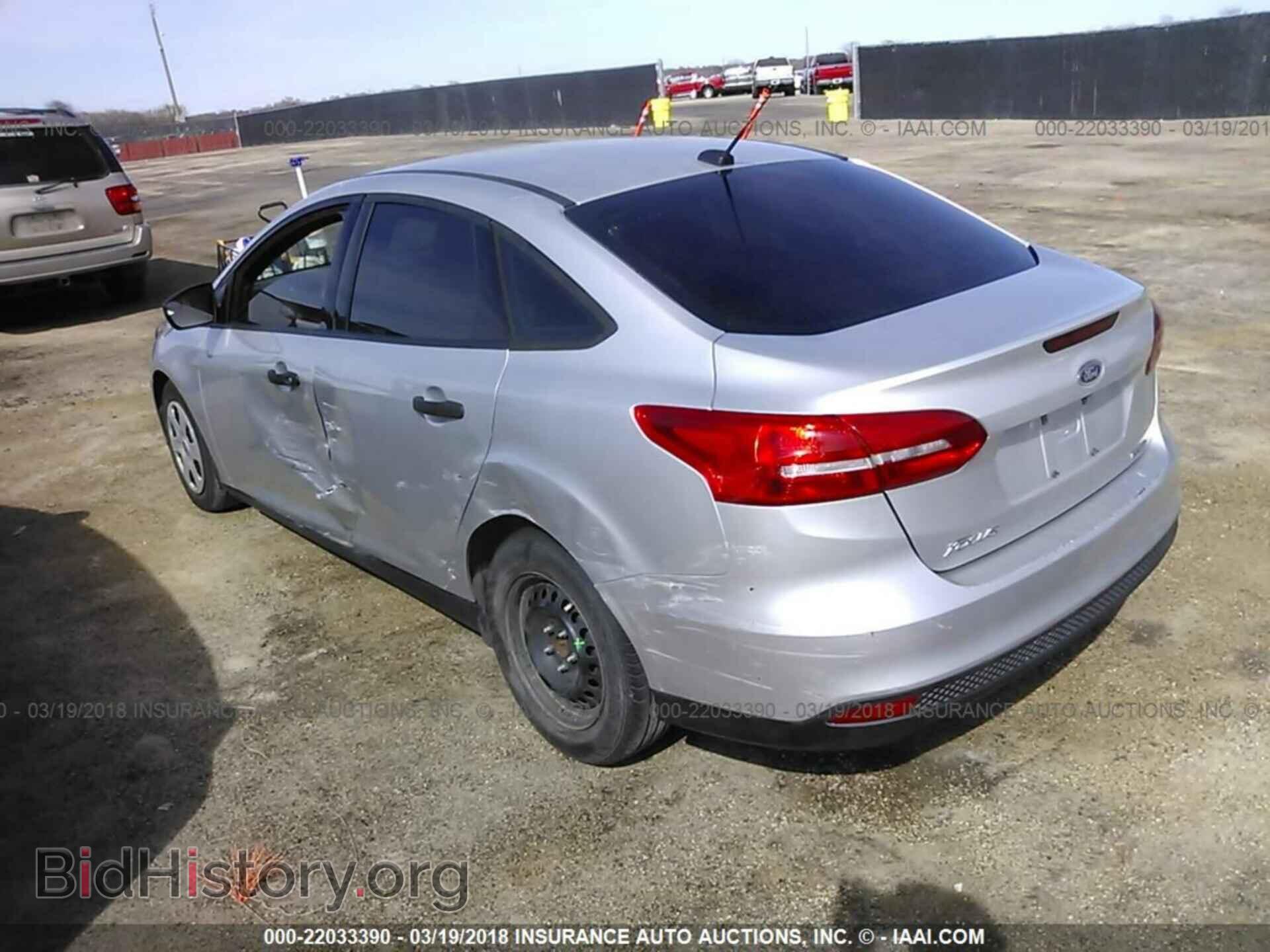2015 Ford Focus - VIN: 1FADP3E29FL363404 - Photo 3