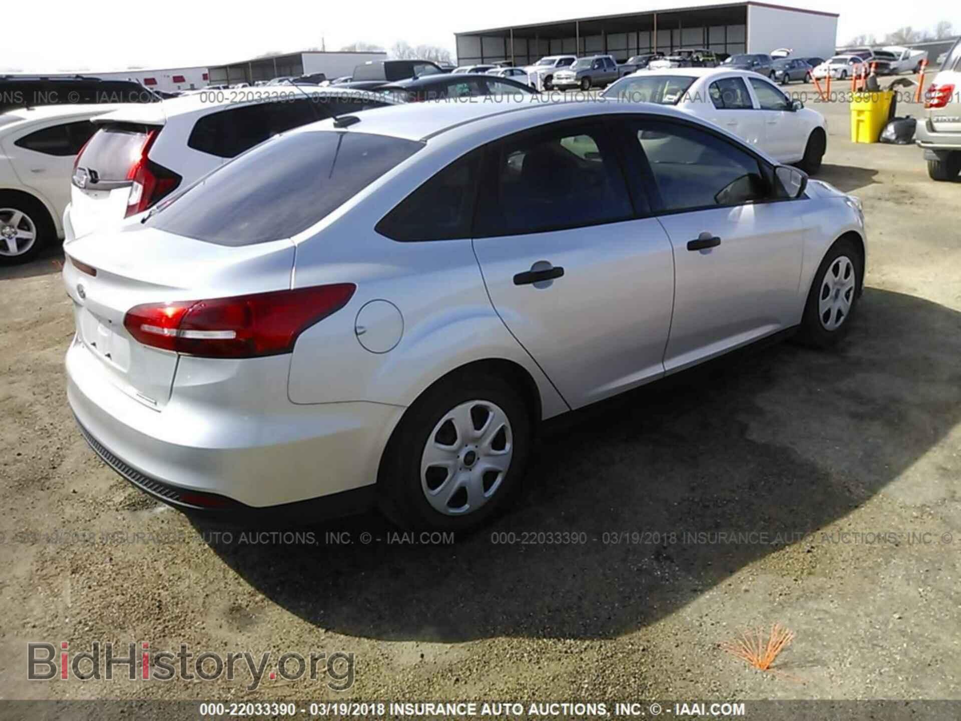 2015 Ford Focus - VIN: 1FADP3E29FL363404 - Photo 4