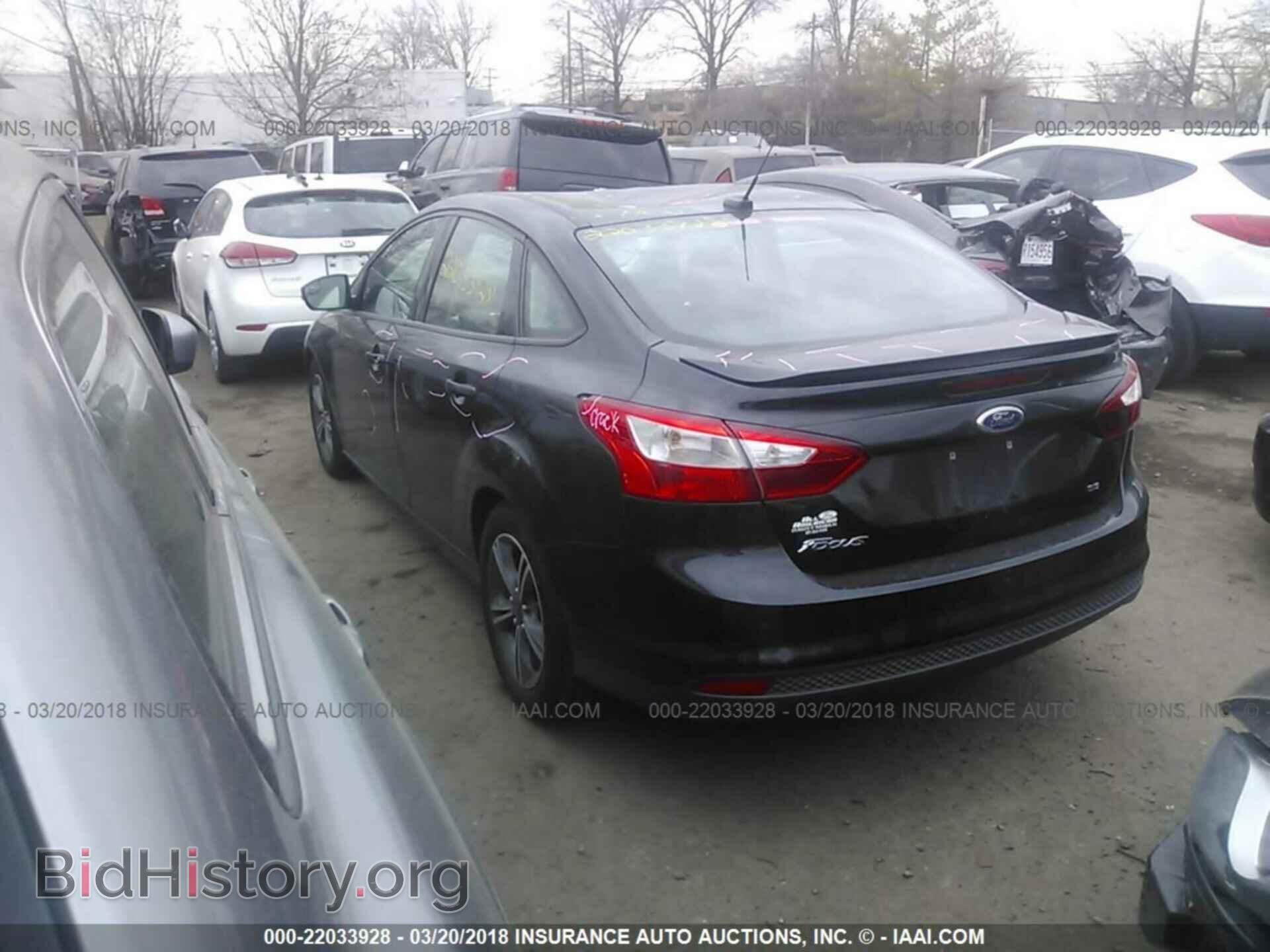 2014 Ford Focus - VIN: 1FADP3F2XEL201777 - Photo 3