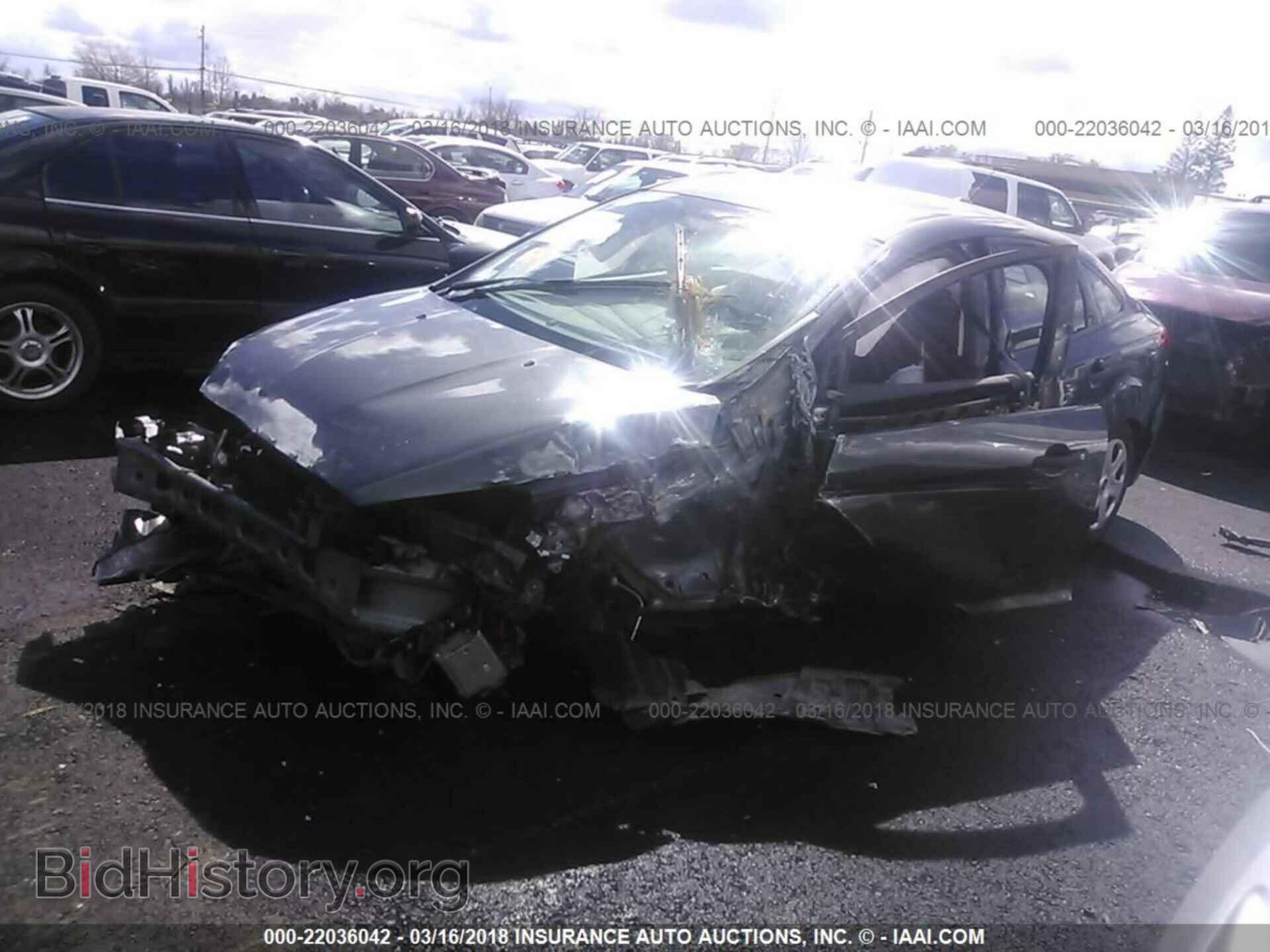2016 Ford Focus - VIN: 1FADP3E24GL392147 - Photo 2