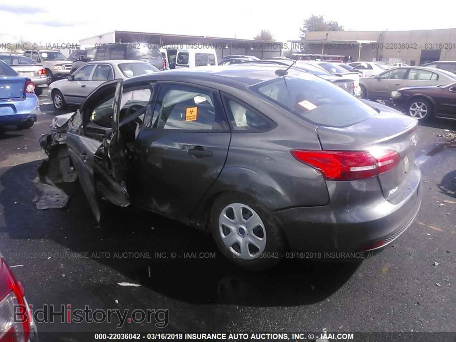 2016 Ford Focus - VIN: 1FADP3E24GL392147 - Photo 3