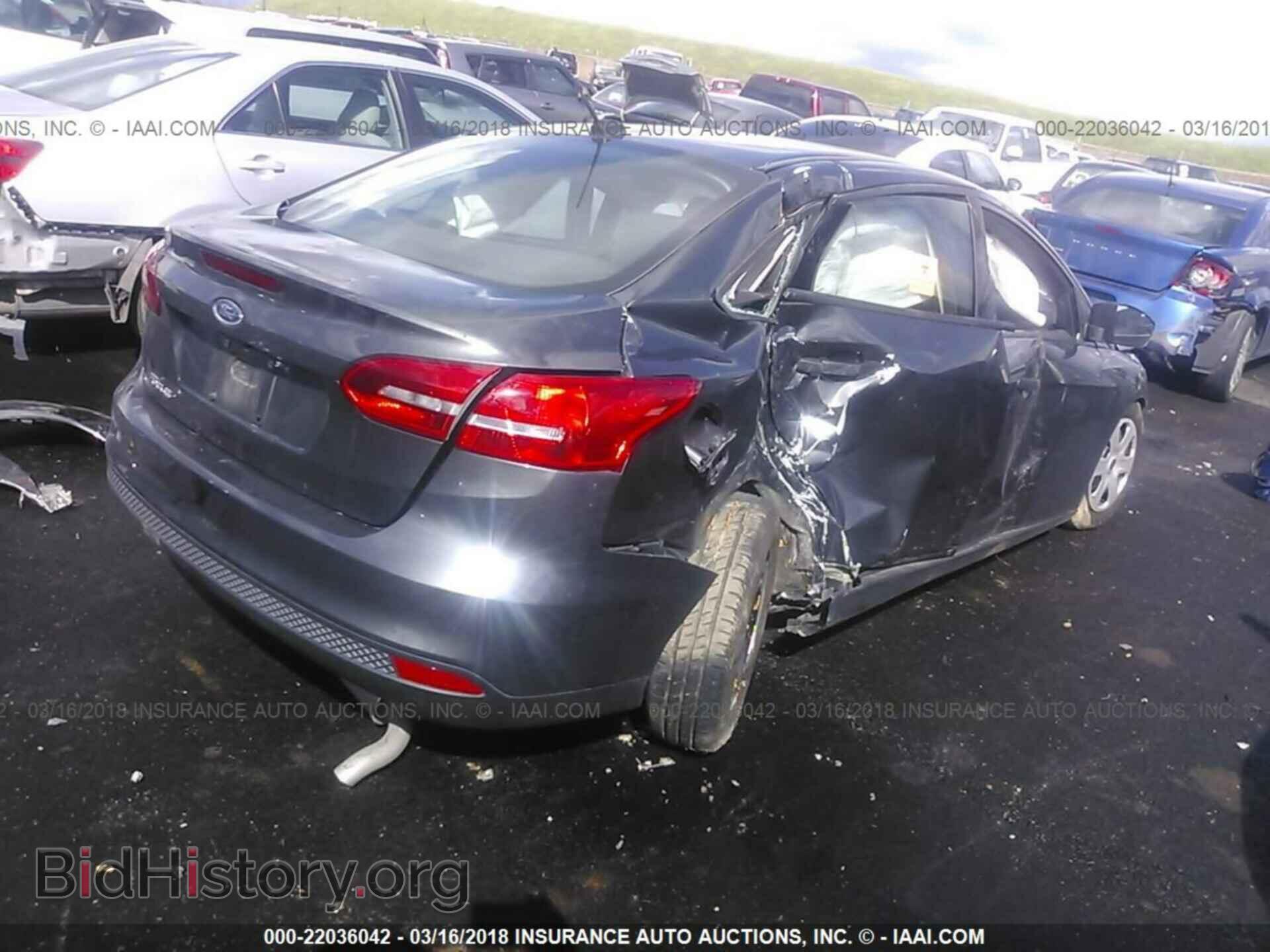 2016 Ford Focus - VIN: 1FADP3E24GL392147 - Photo 4