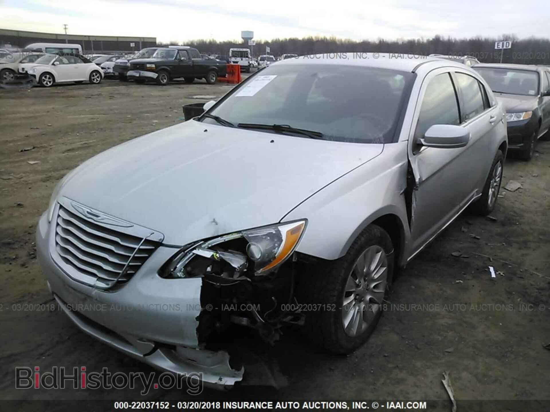 2012 Chrysler 200 - VIN: 1C3CCBAB8CN320209 - Photo 2