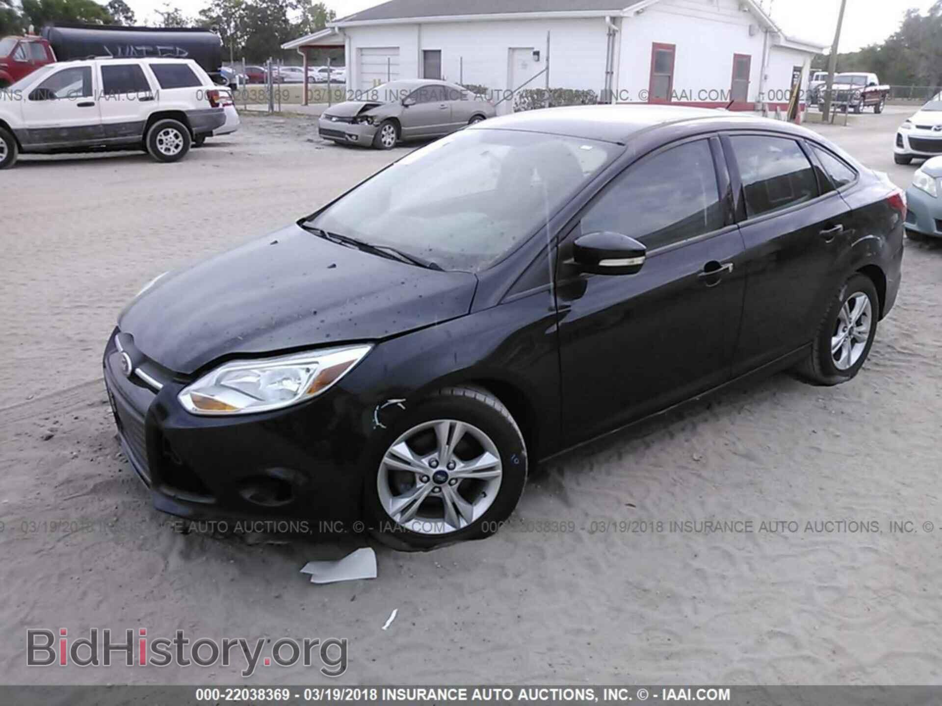 2014 Ford Focus - VIN: 1FADP3F23EL104131 - Photo 2