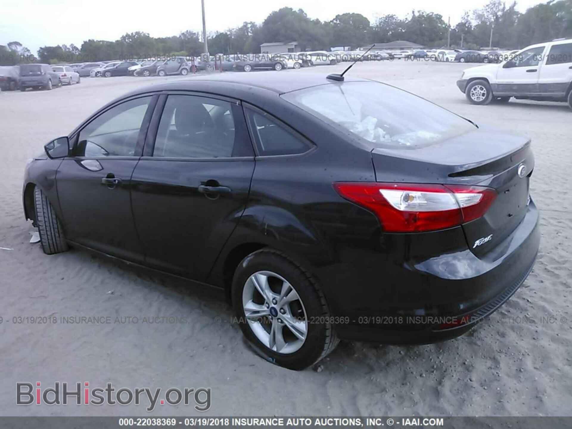 2014 Ford Focus - VIN: 1FADP3F23EL104131 - Photo 3