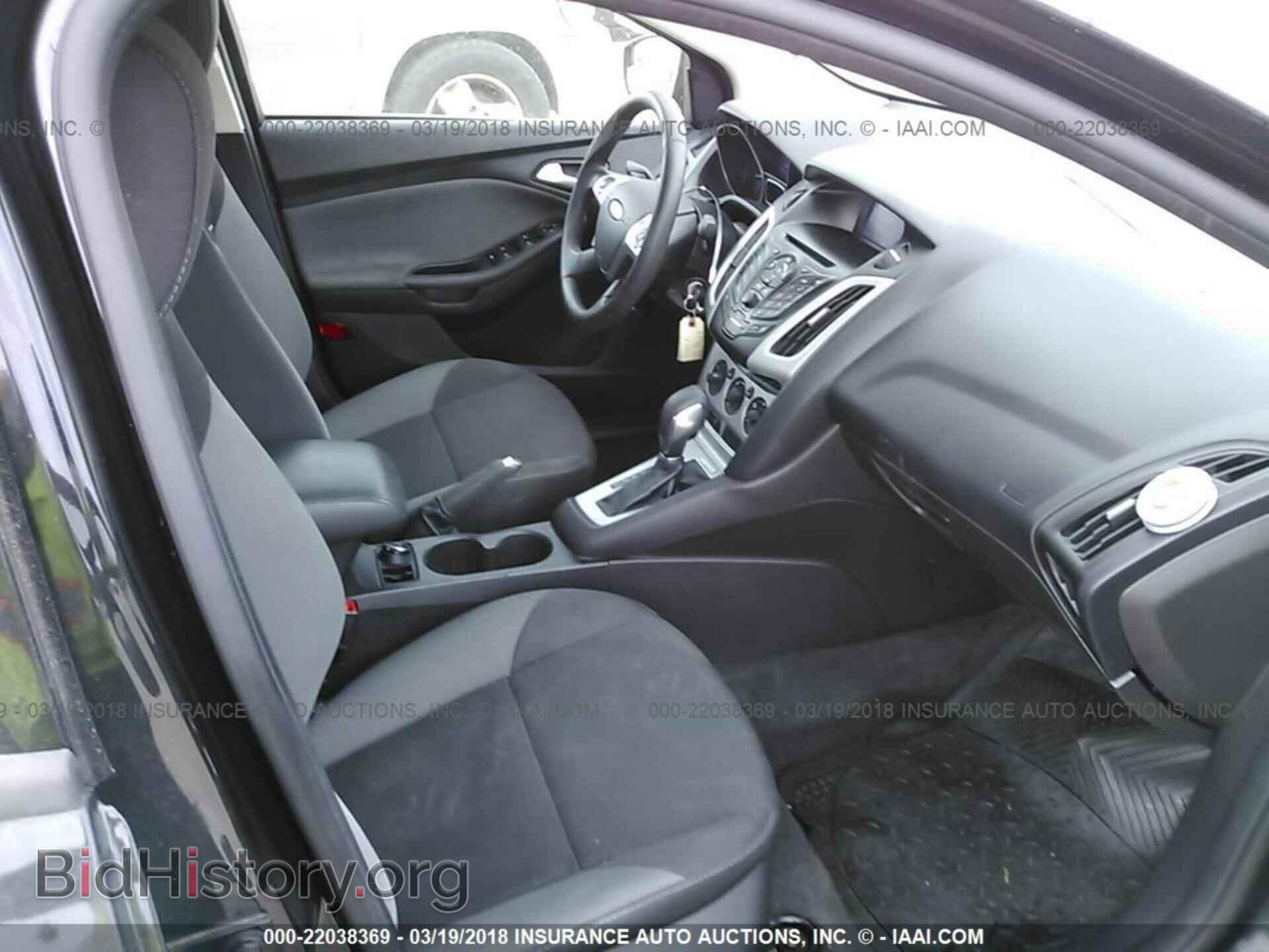 2014 Ford Focus - VIN: 1FADP3F23EL104131 - Photo 5