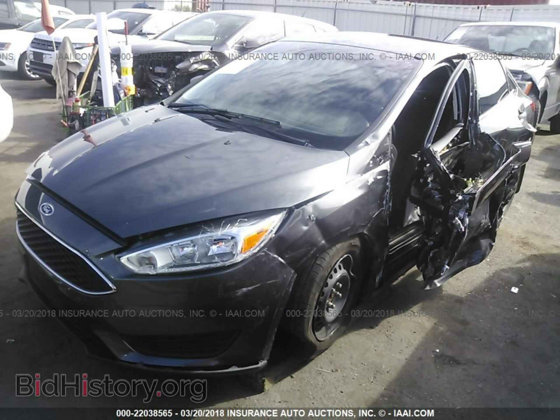 2016 Ford Focus - VIN: 1FADP3E27GL306393 - Фото 2
