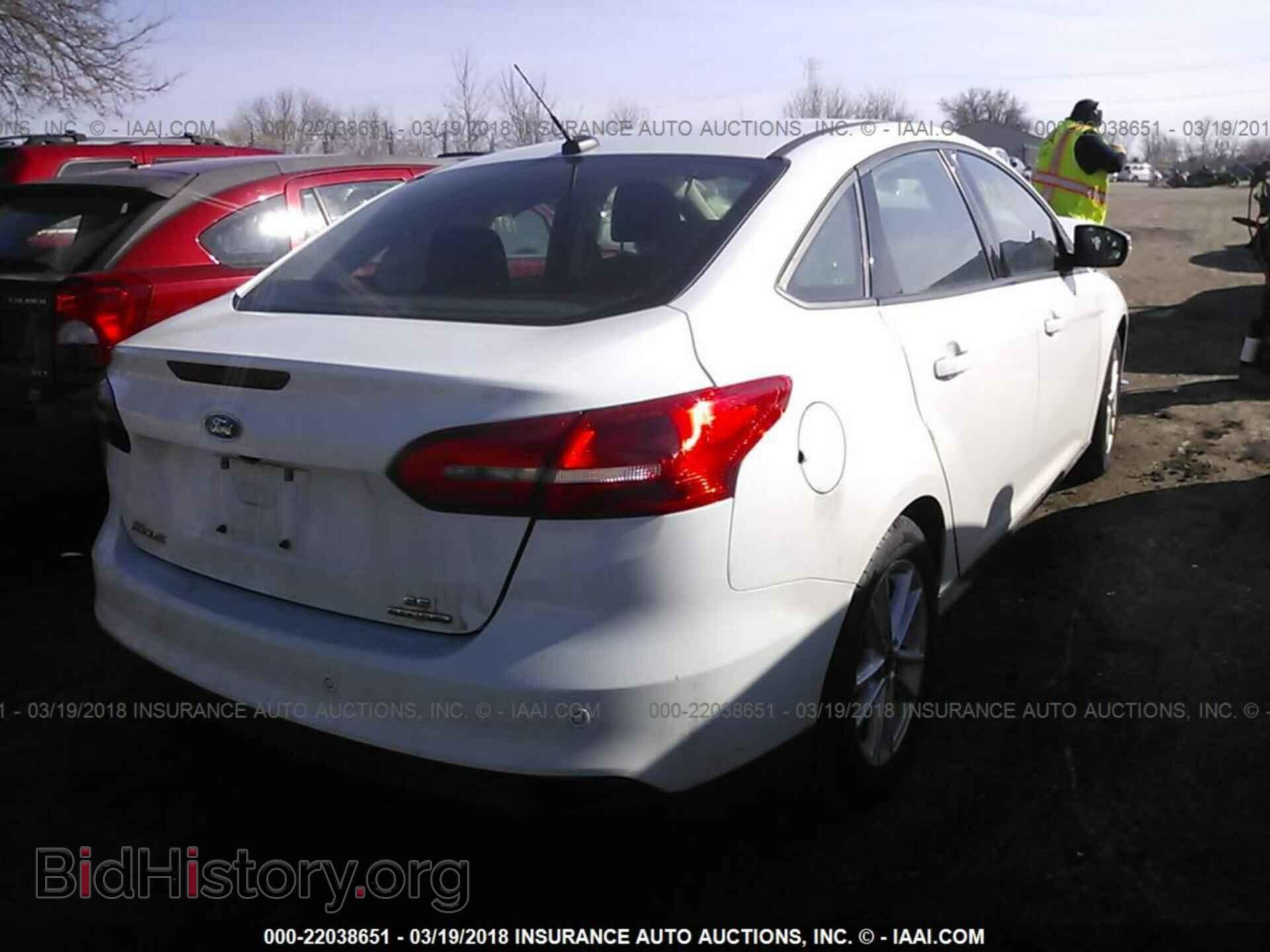 2016 Ford Focus - VIN: 1FADP3F26GL357981 - Photo 4