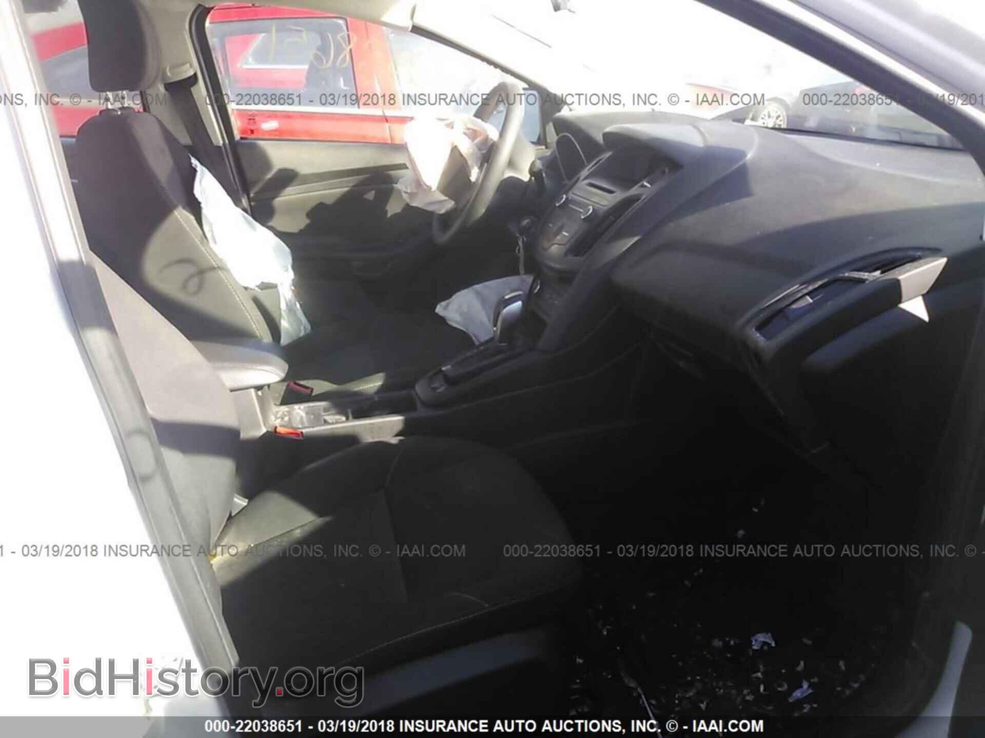 2016 Ford Focus - VIN: 1FADP3F26GL357981 - Photo 5