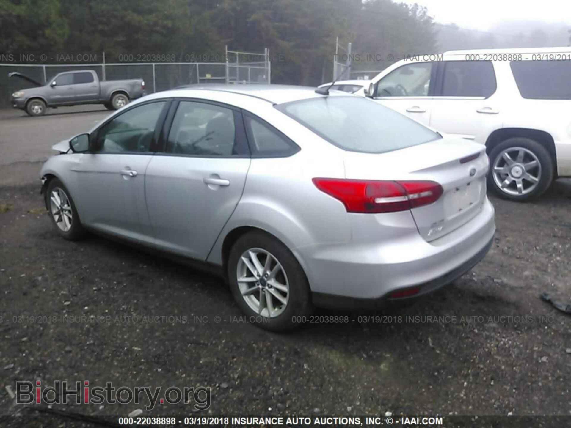 2016 Ford Focus - VIN: 1FADP3F25GL355588 - Photo 3