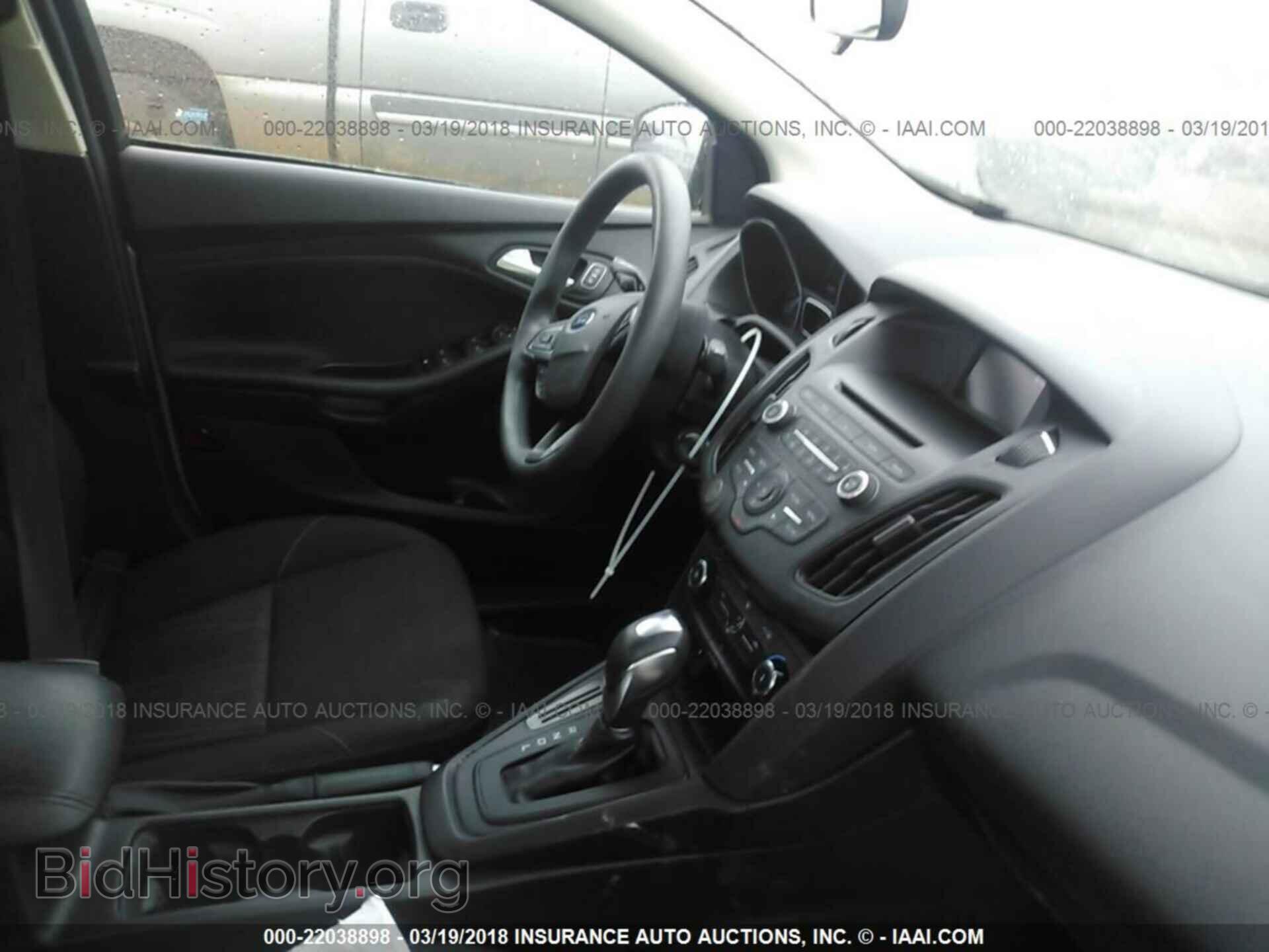 2016 Ford Focus - VIN: 1FADP3F25GL355588 - Photo 5