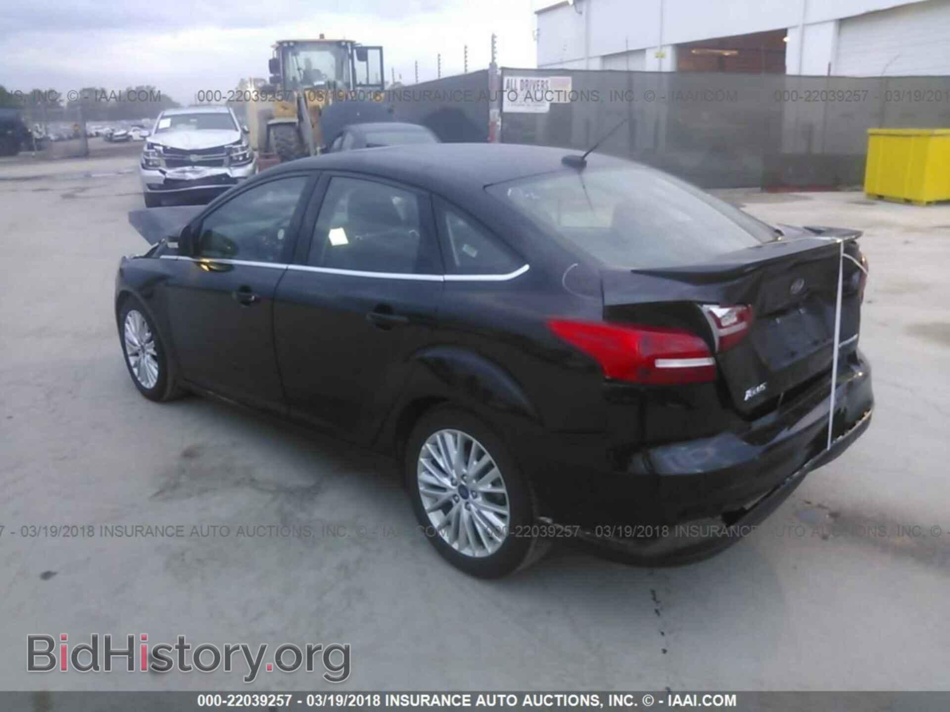 2017 Ford Focus - VIN: 1FADP3J20HL268299 - Photo 3