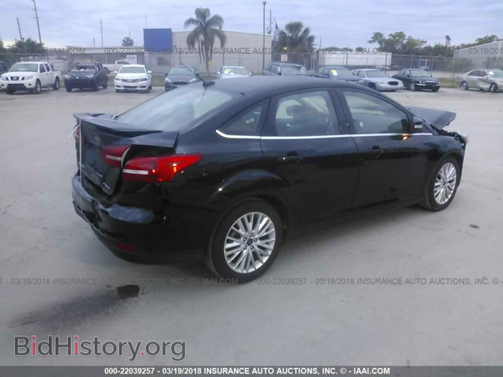 2017 Ford Focus - VIN: 1FADP3J20HL268299 - Photo 4