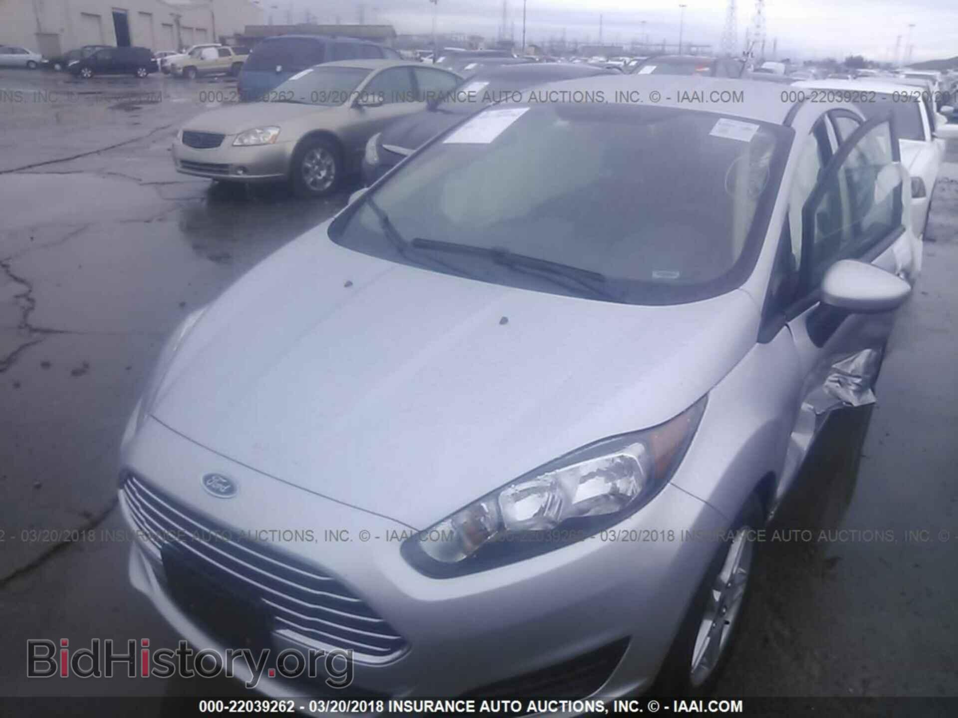 2018 Ford Fiesta - VIN: 3FADP4BJ4JM107048 - Фото 2