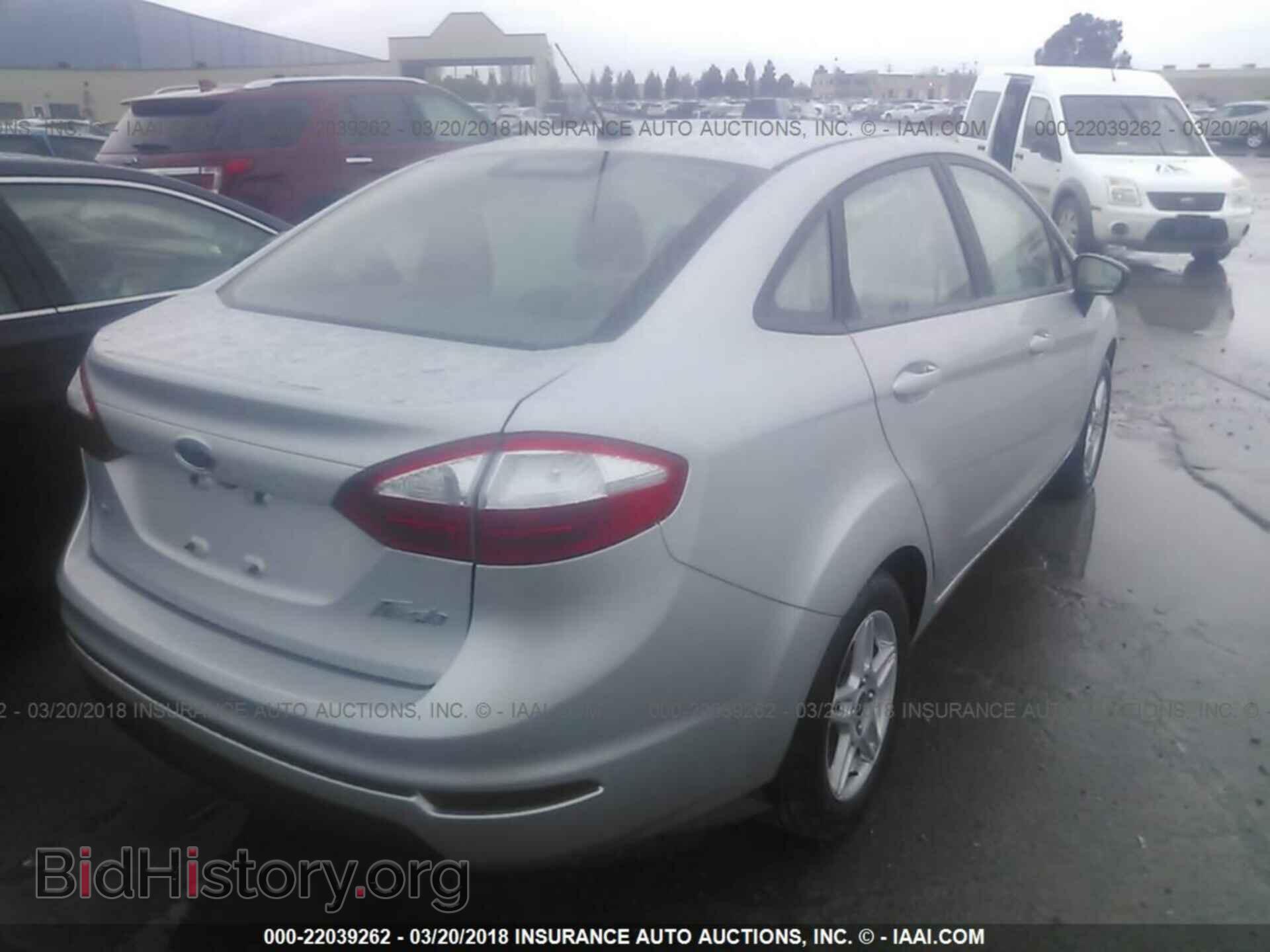 2018 Ford Fiesta - VIN: 3FADP4BJ4JM107048 - Фото 4