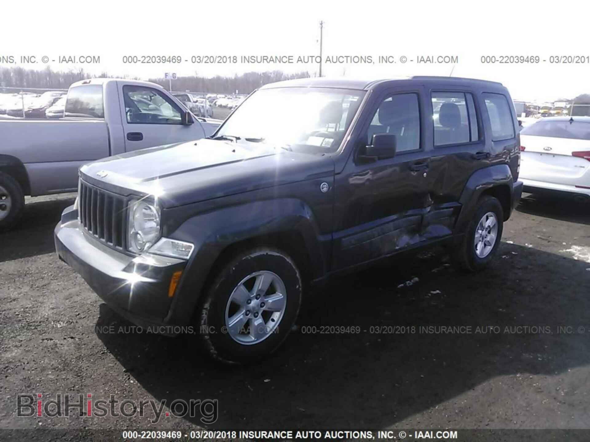 2011 Jeep Liberty - VIN: 1J4PN2GK9BW586503 - Фото 2