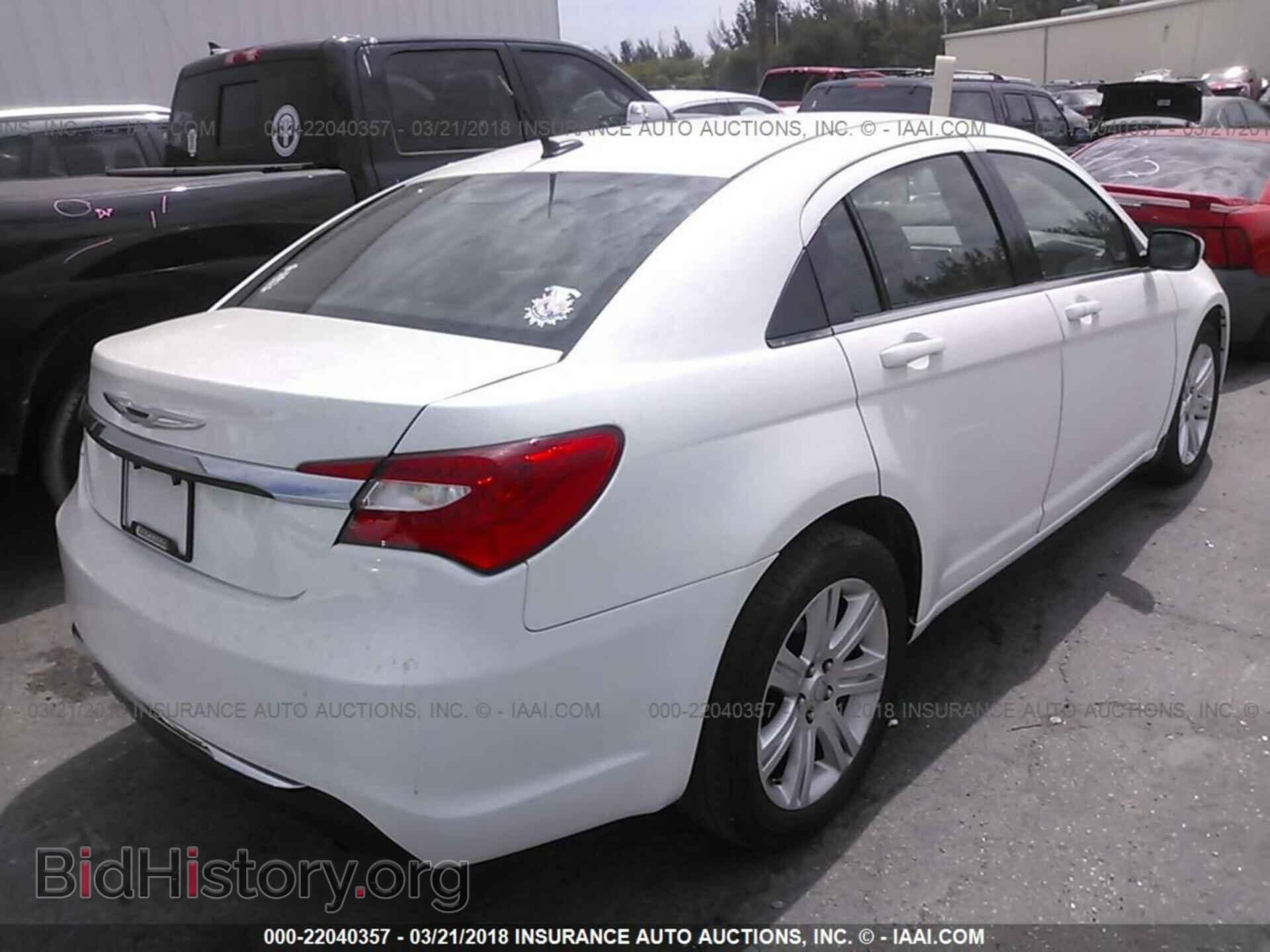 2013 Chrysler 200 - VIN: 1C3CCBAB9DN705375 - Photo 4