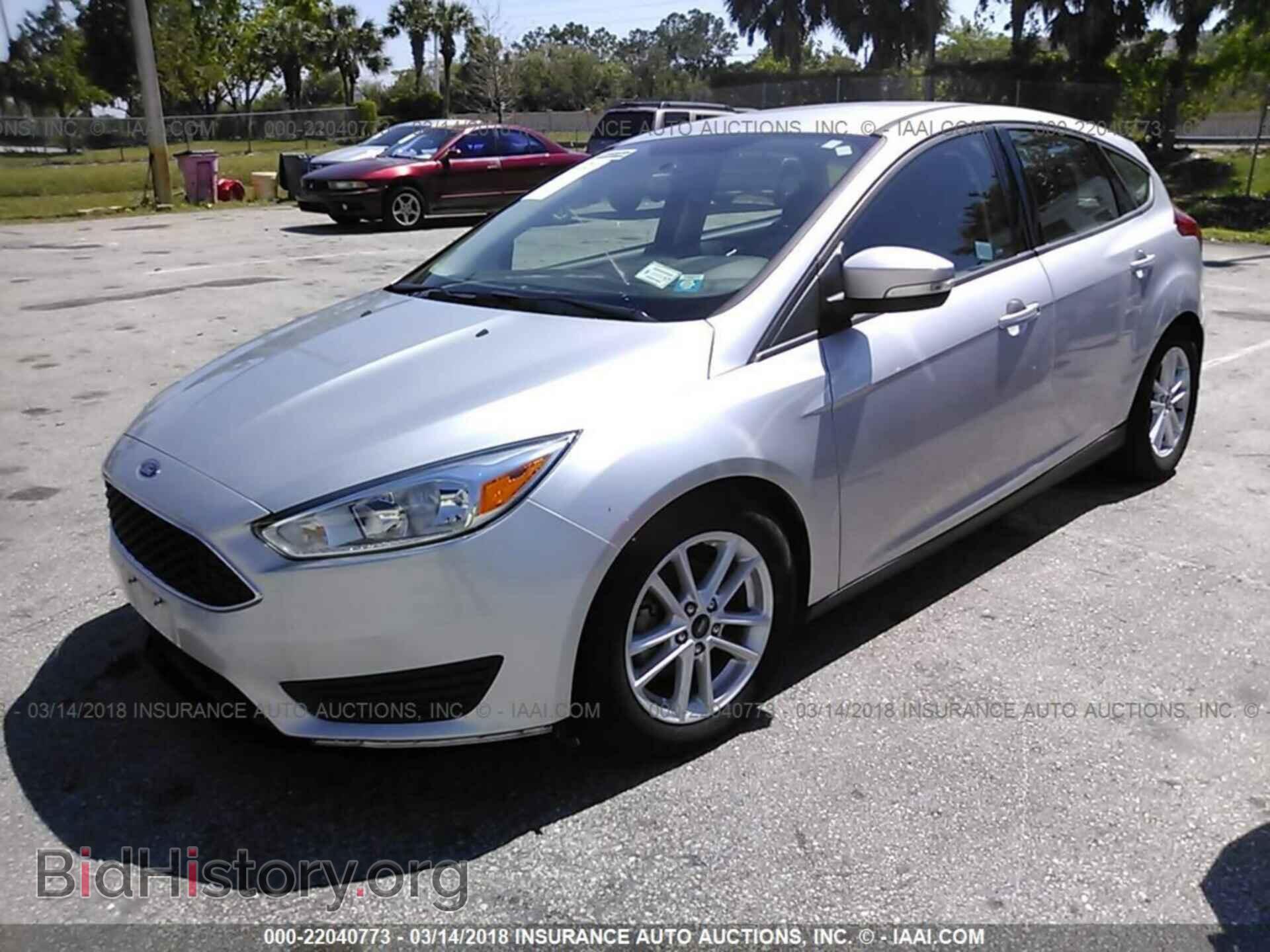 2016 Ford Focus - VIN: 1FADP3K22GL294092 - Photo 2