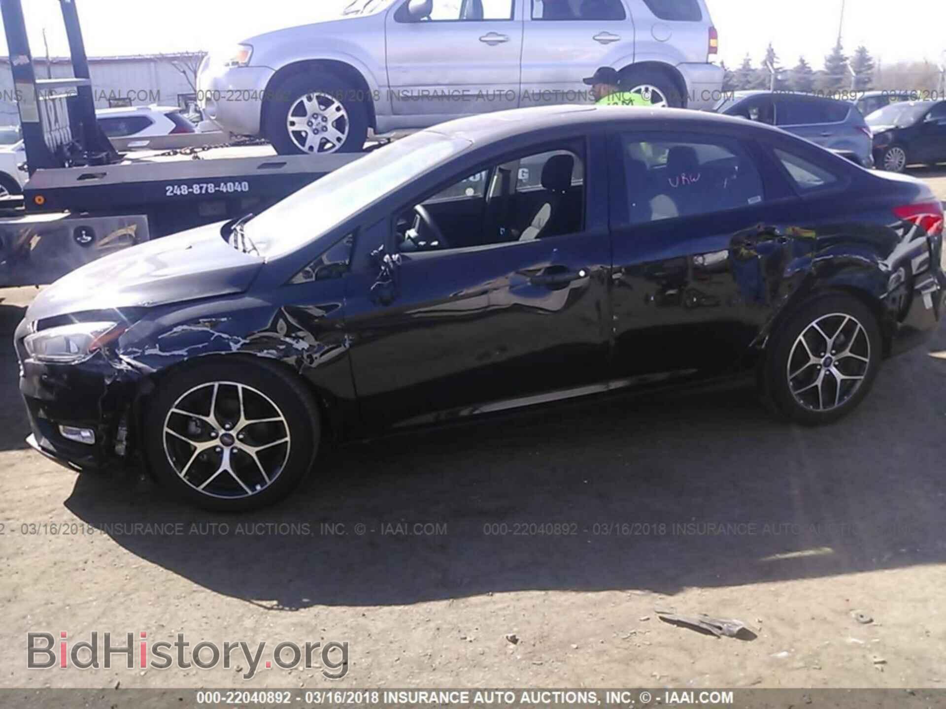 2017 Ford Focus - VIN: 1FADP3H28HL264412 - Photo 6