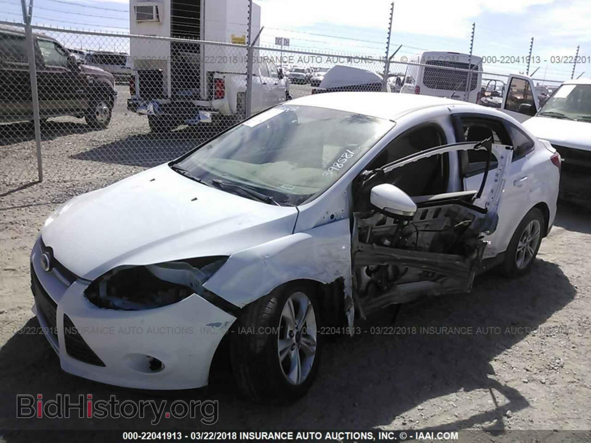 2014 Ford Focus - VIN: 1FADP3F21EL398581 - Photo 2