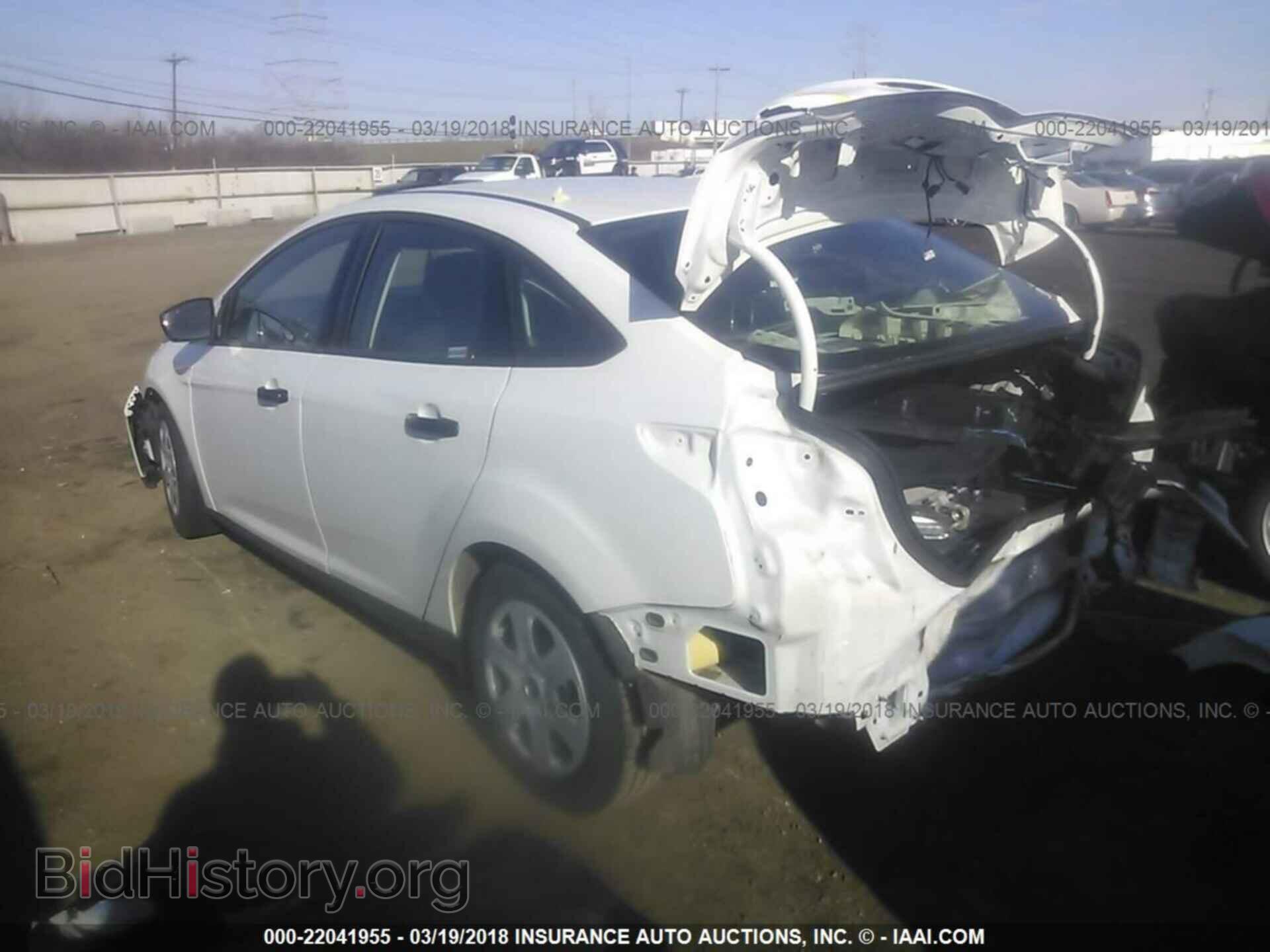 2016 Ford Focus - VIN: 1FADP3E25GL251524 - Photo 3
