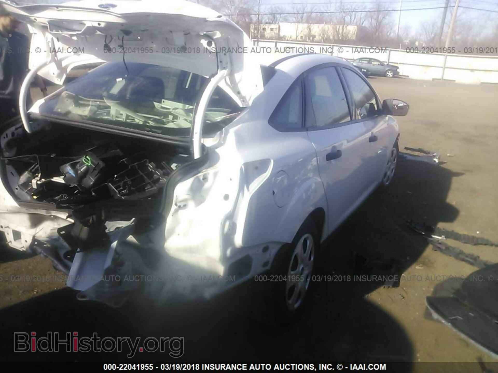 2016 Ford Focus - VIN: 1FADP3E25GL251524 - Photo 4