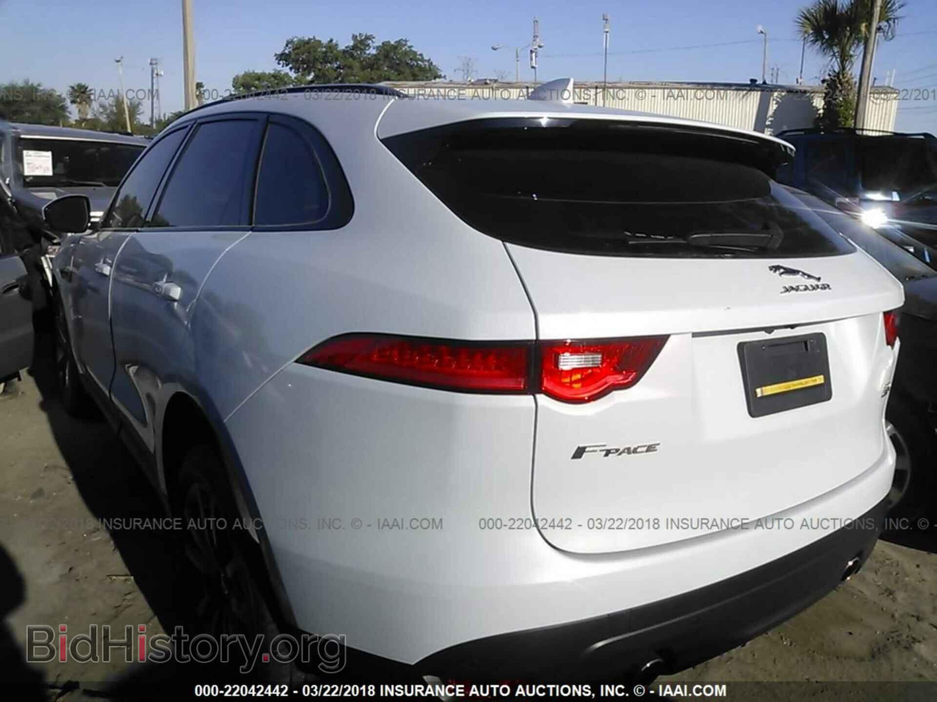 2017 Jaguar F-pace - VIN: SADCK2BV9HA069811 - Фото 3