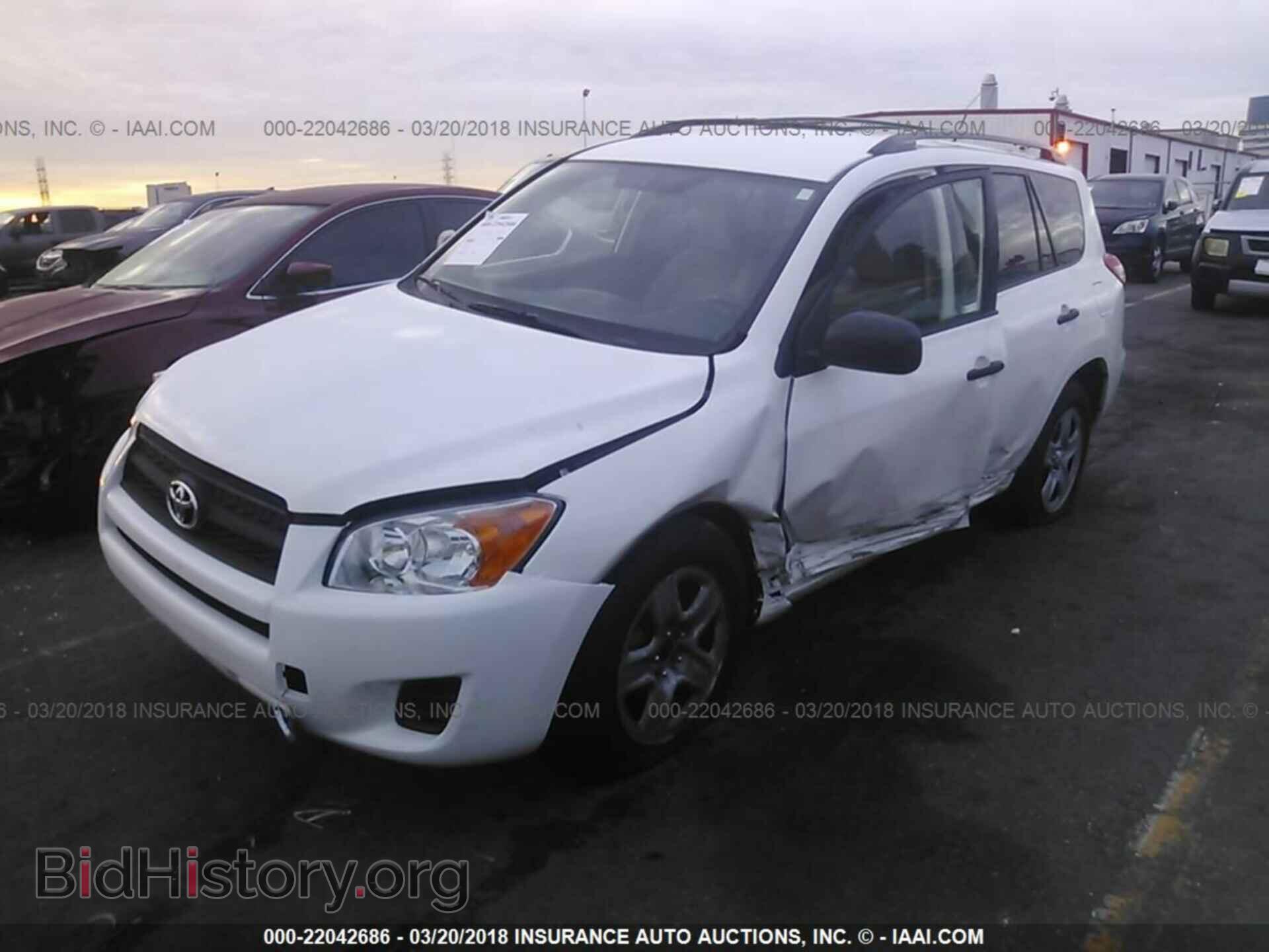 2011 Toyota Rav4 - VIN: 2T3ZF4DV2BW101302 - Фото 2