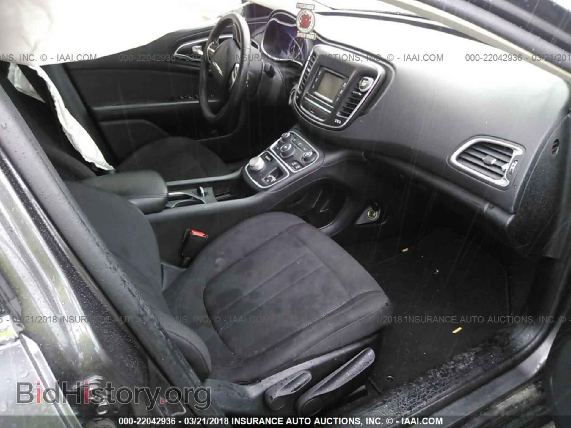 2016 Chrysler 200 - VIN: 1C3CCCAB5GN165162 - Photo 5