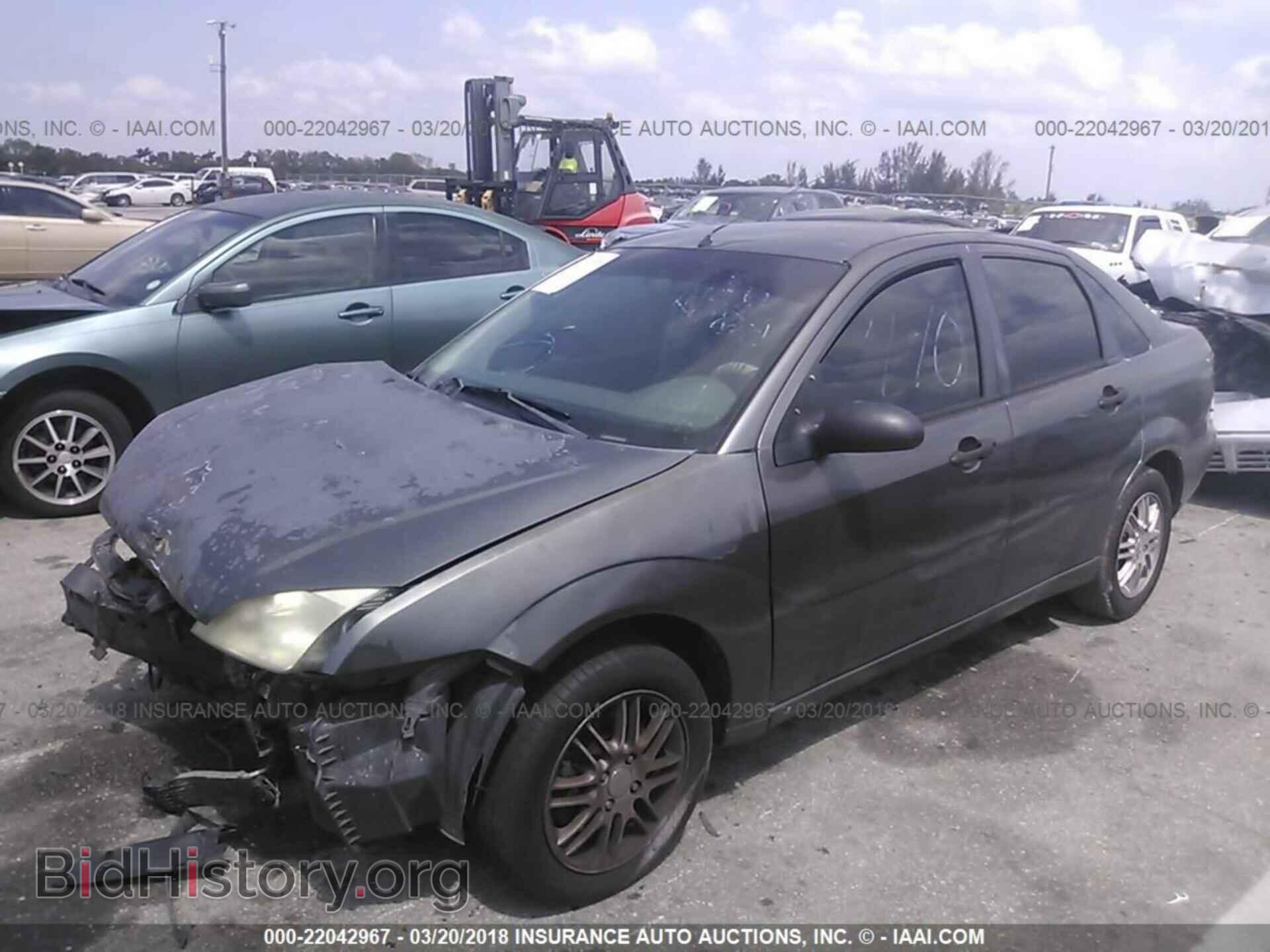 2005 FORD FOCUS - VIN: 1FAFP34N65W233985 - Photo 2