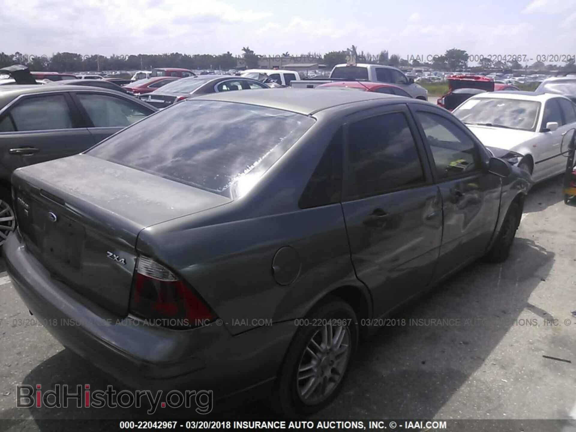 2005 FORD FOCUS - VIN: 1FAFP34N65W233985 - Photo 4