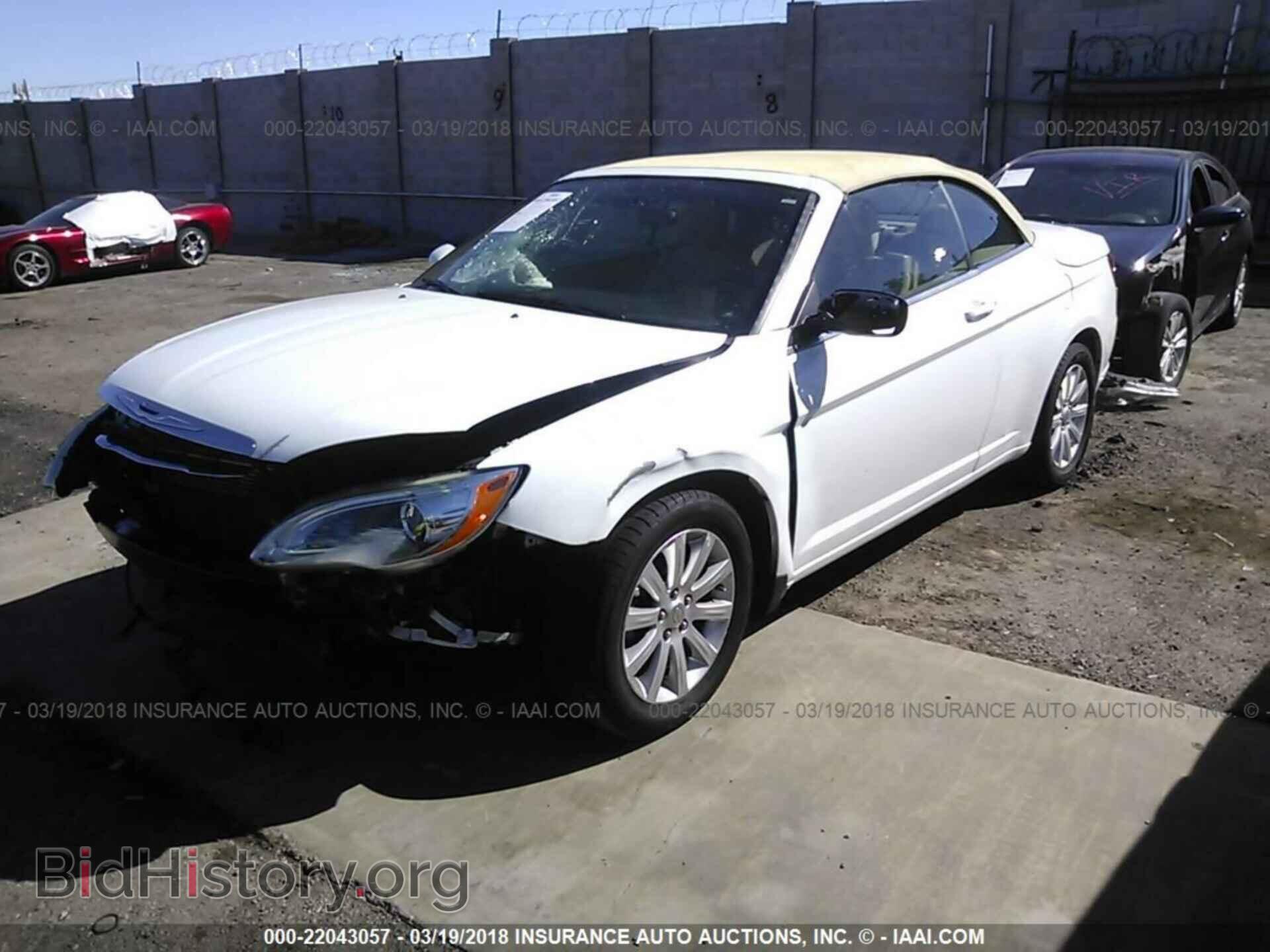 2011 Chrysler 200 - VIN: 1C3BC2EG1BN620481 - Фото 2