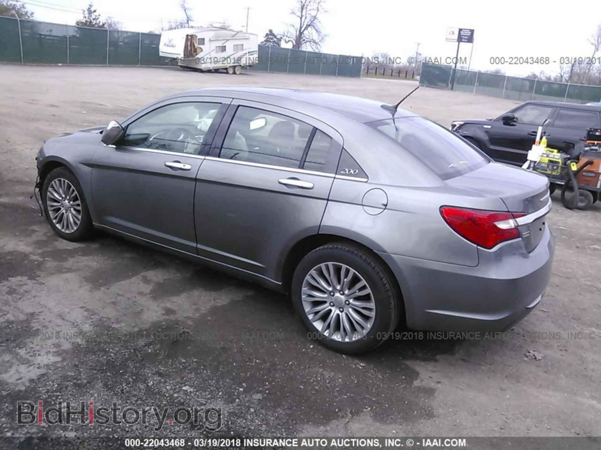 2013 Chrysler 200 - VIN: 1C3CCBCG0DN585622 - Photo 3