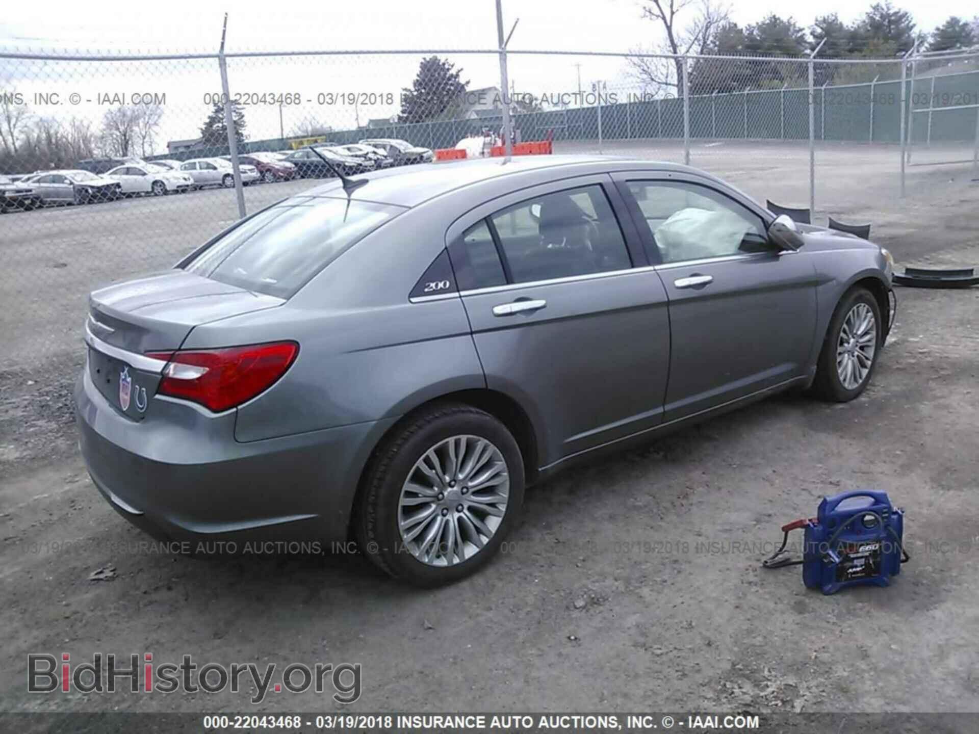 2013 Chrysler 200 - VIN: 1C3CCBCG0DN585622 - Photo 4