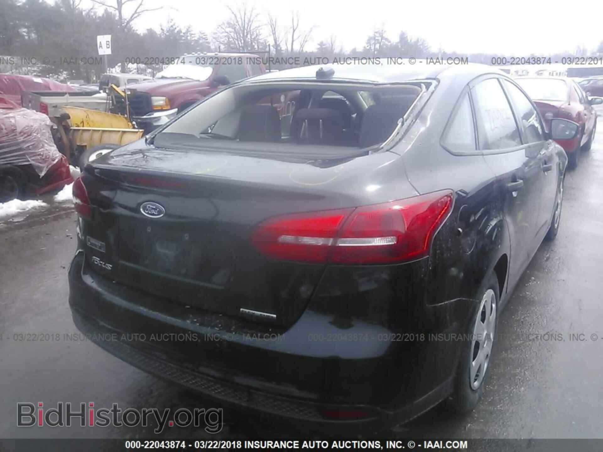 2015 Ford Focus - VIN: 1FADP3E28FL308345 - Photo 4