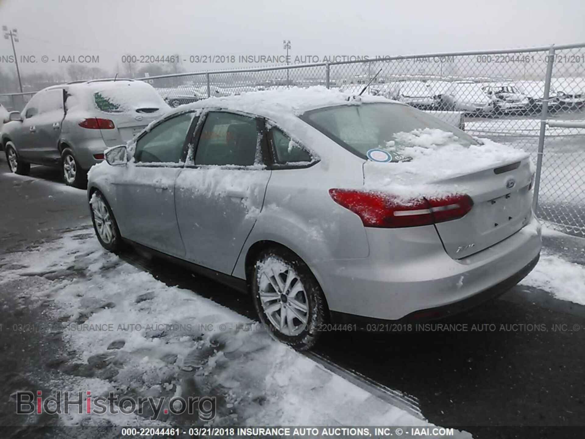 2016 Ford Focus - VIN: 1FADP3F2XGL402890 - Фото 3