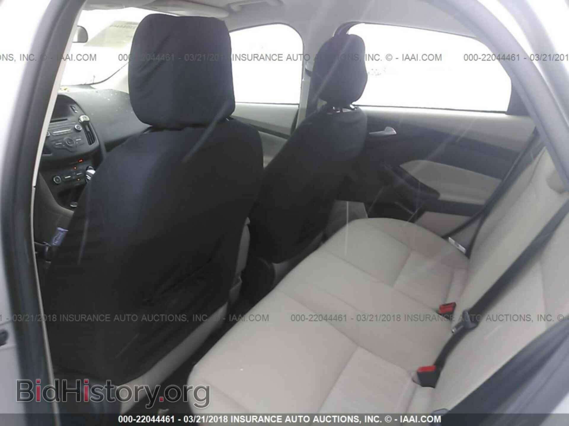 2016 Ford Focus - VIN: 1FADP3F2XGL402890 - Фото 8