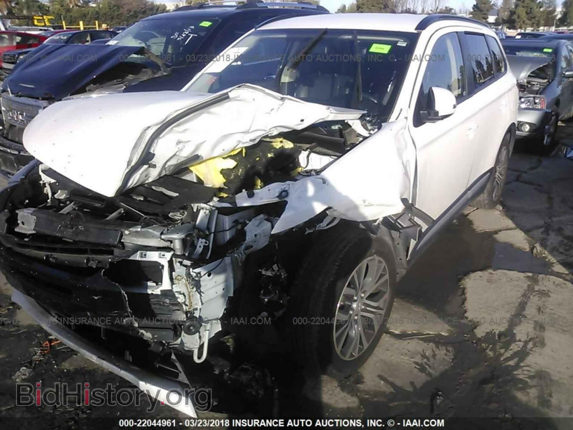 2016 Mitsubishi Outlander - VIN: JA4AD3A37GZ002637 - Фото 2