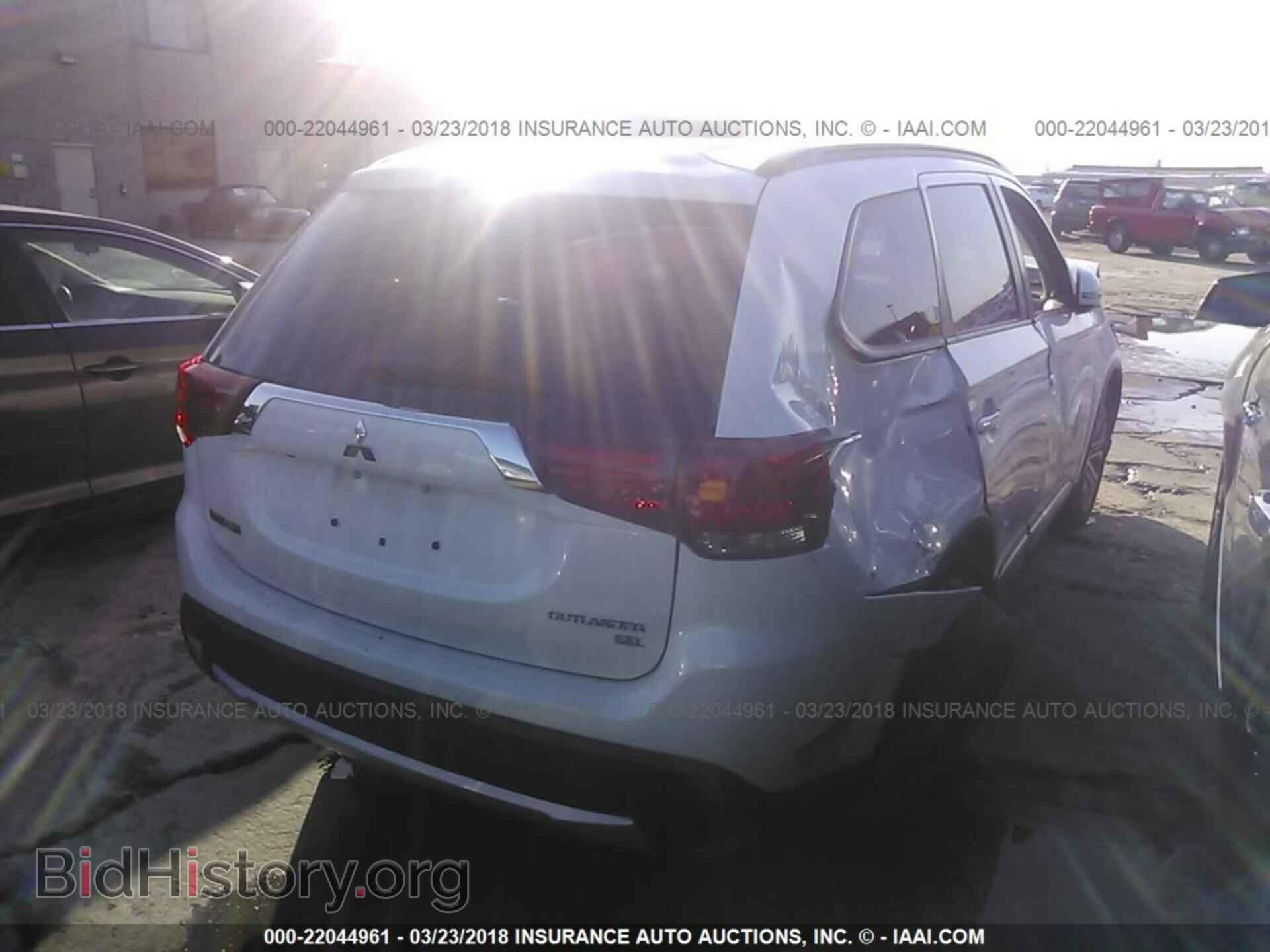 2016 Mitsubishi Outlander - VIN: JA4AD3A37GZ002637 - Фото 4