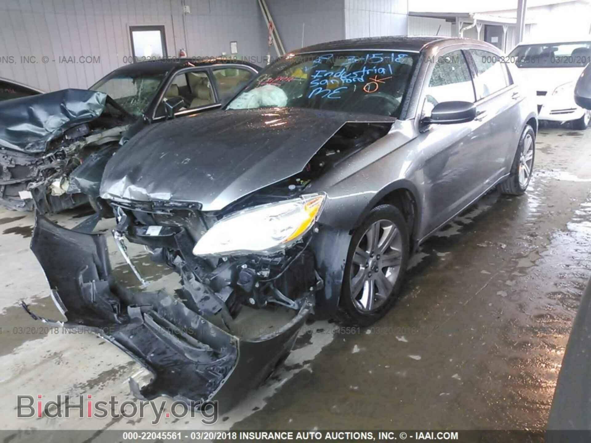 2013 Chrysler 200 - VIN: 1C3CCBAB6DN761158 - Photo 2
