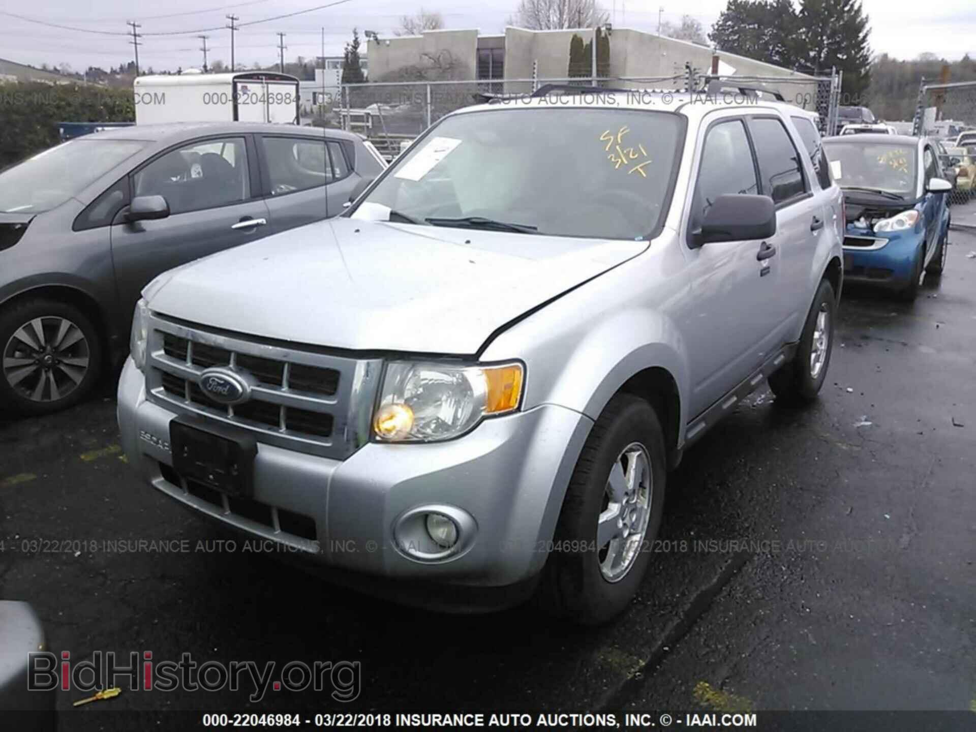 2011 Ford Escape - VIN: 1FMCU9DG7BKC52411 - Photo 2