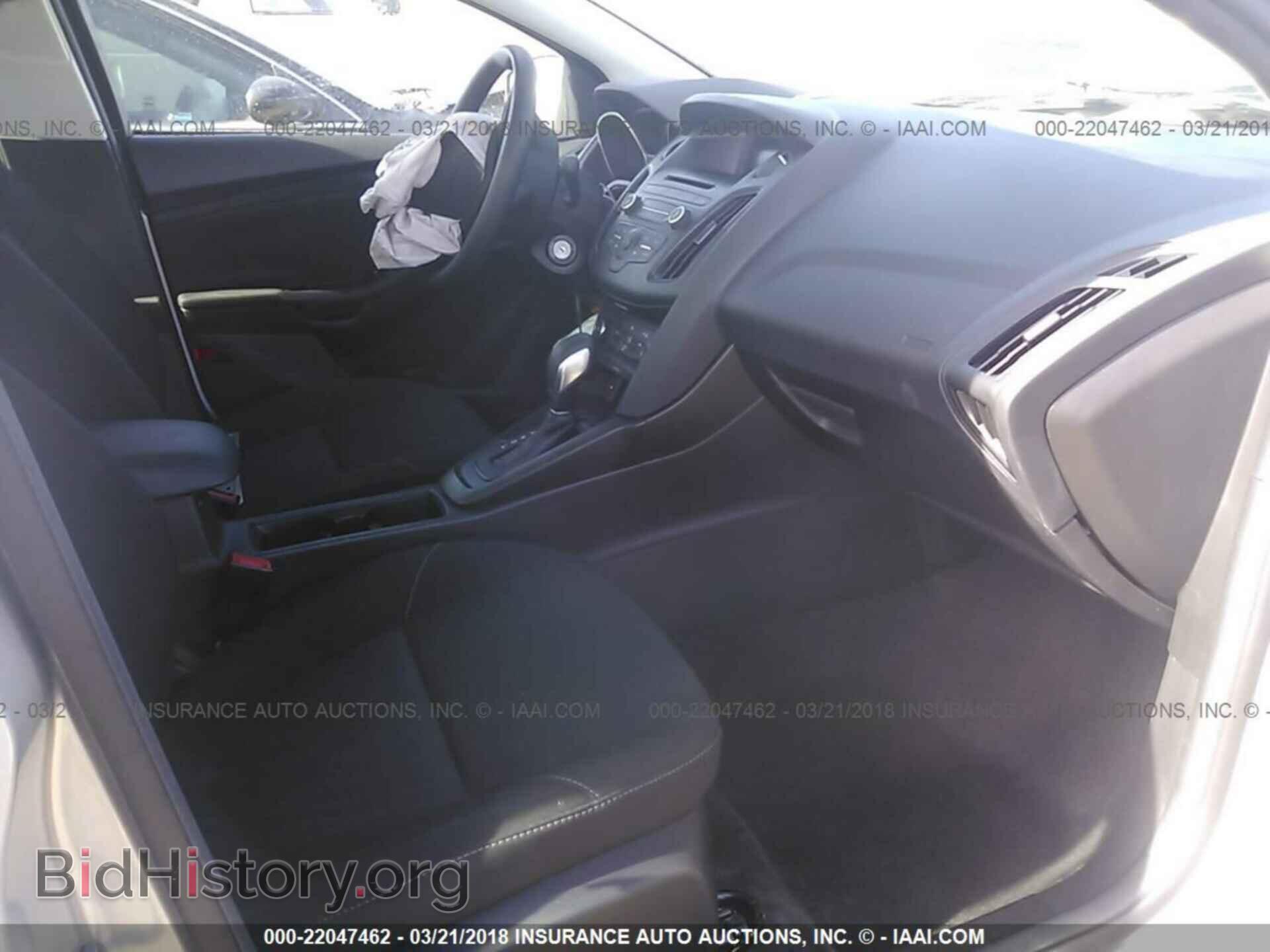 2017 Ford Focus - VIN: 1FADP3F2XHL313533 - Photo 5