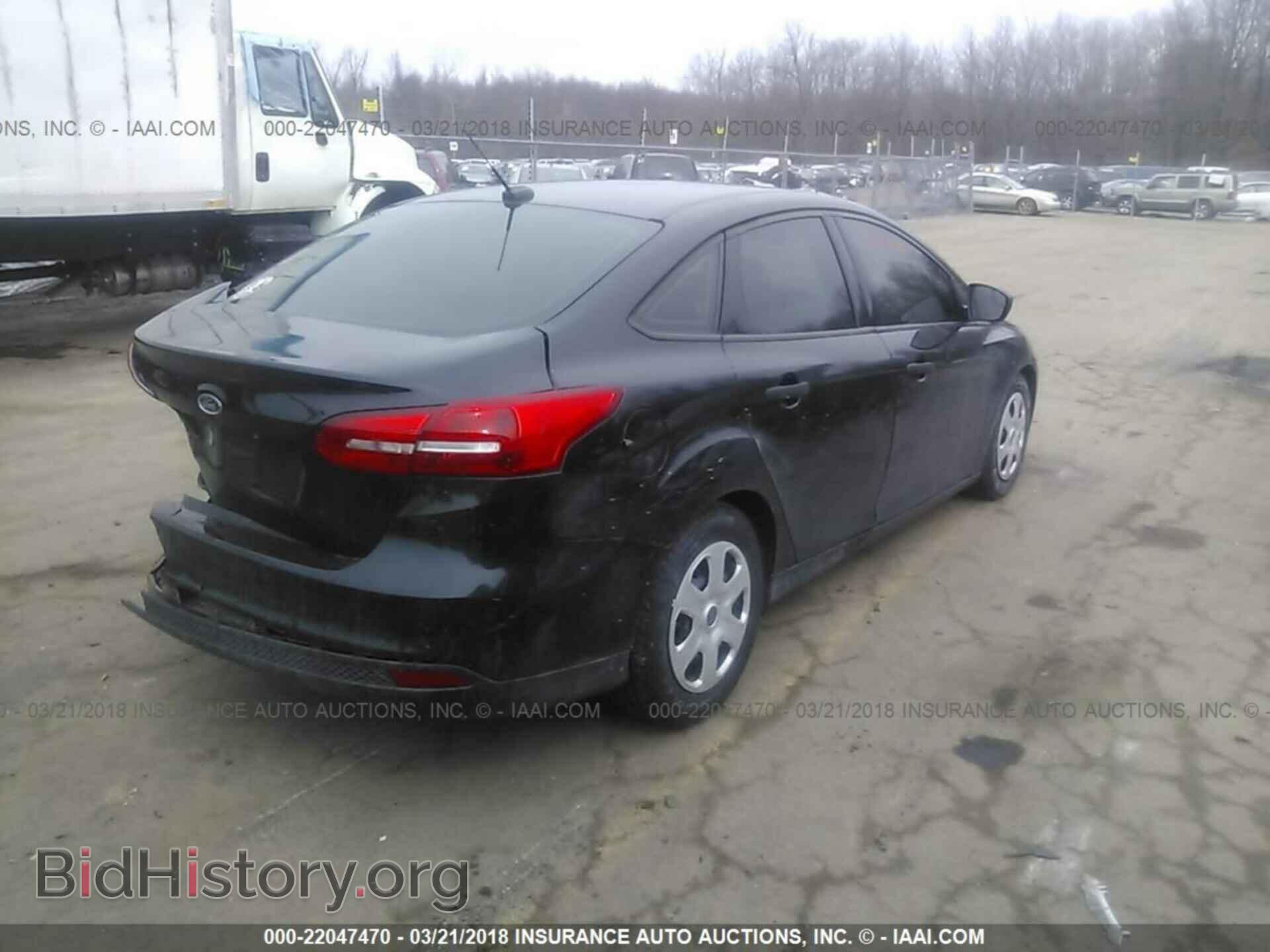 2015 Ford Focus - VIN: 1FADP3E2XFL251565 - Photo 4
