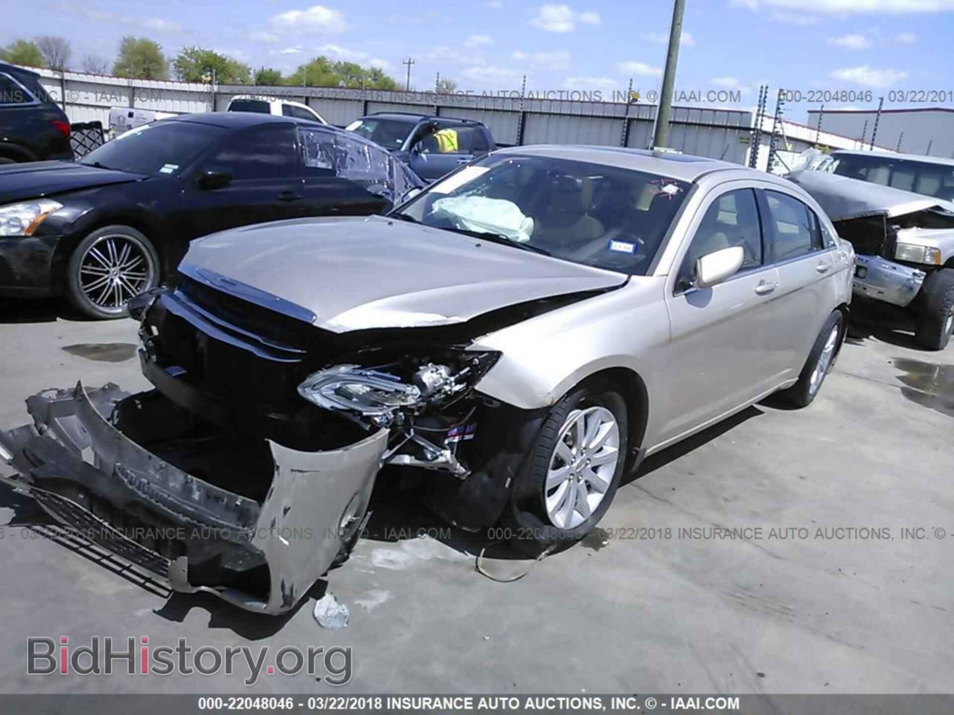 2013 Chrysler 200 - VIN: 1C3CCBBB1DN679529 - Фото 2