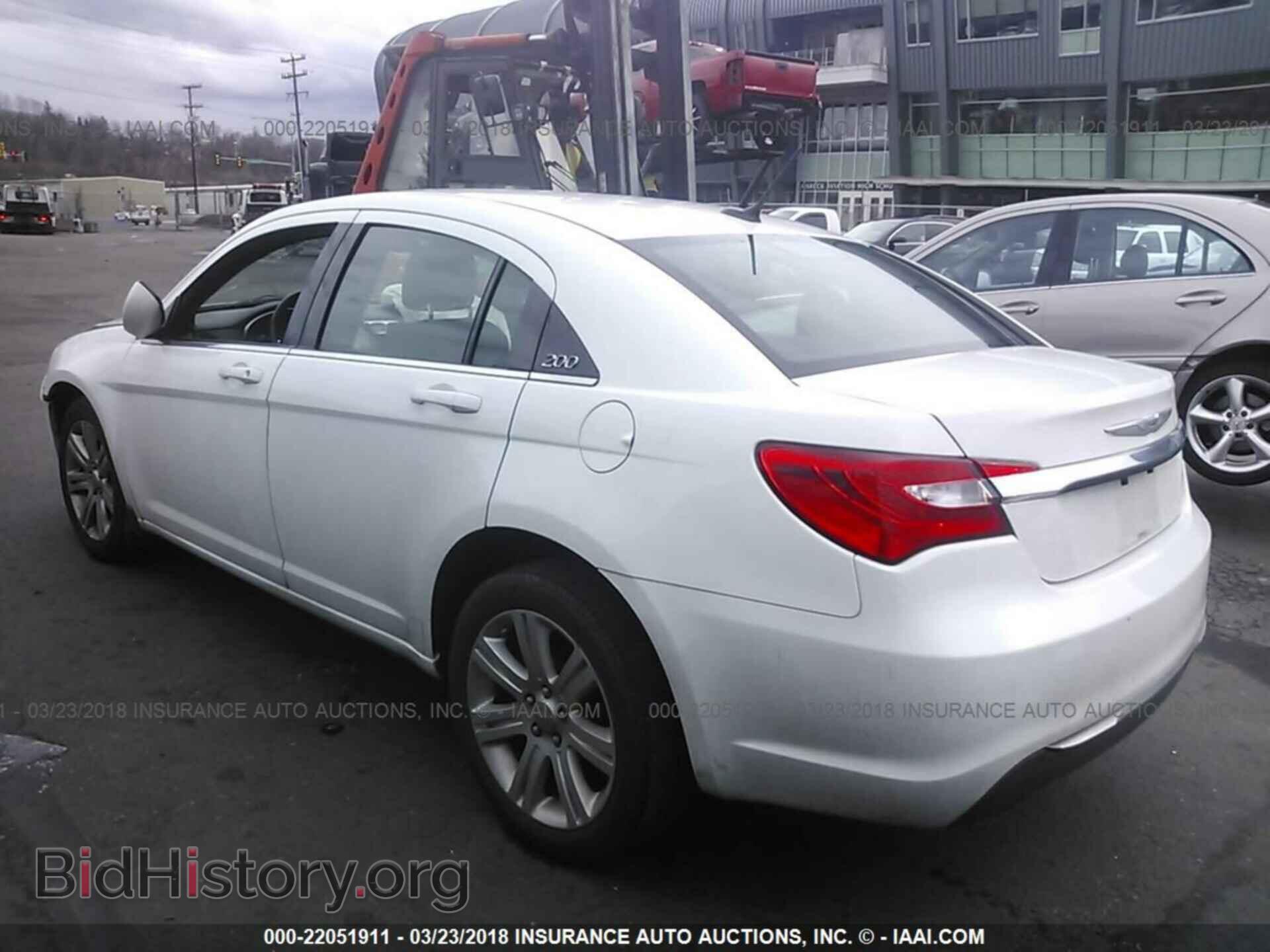2013 Chrysler 200 - VIN: 1C3CCBAB7DN670027 - Photo 3