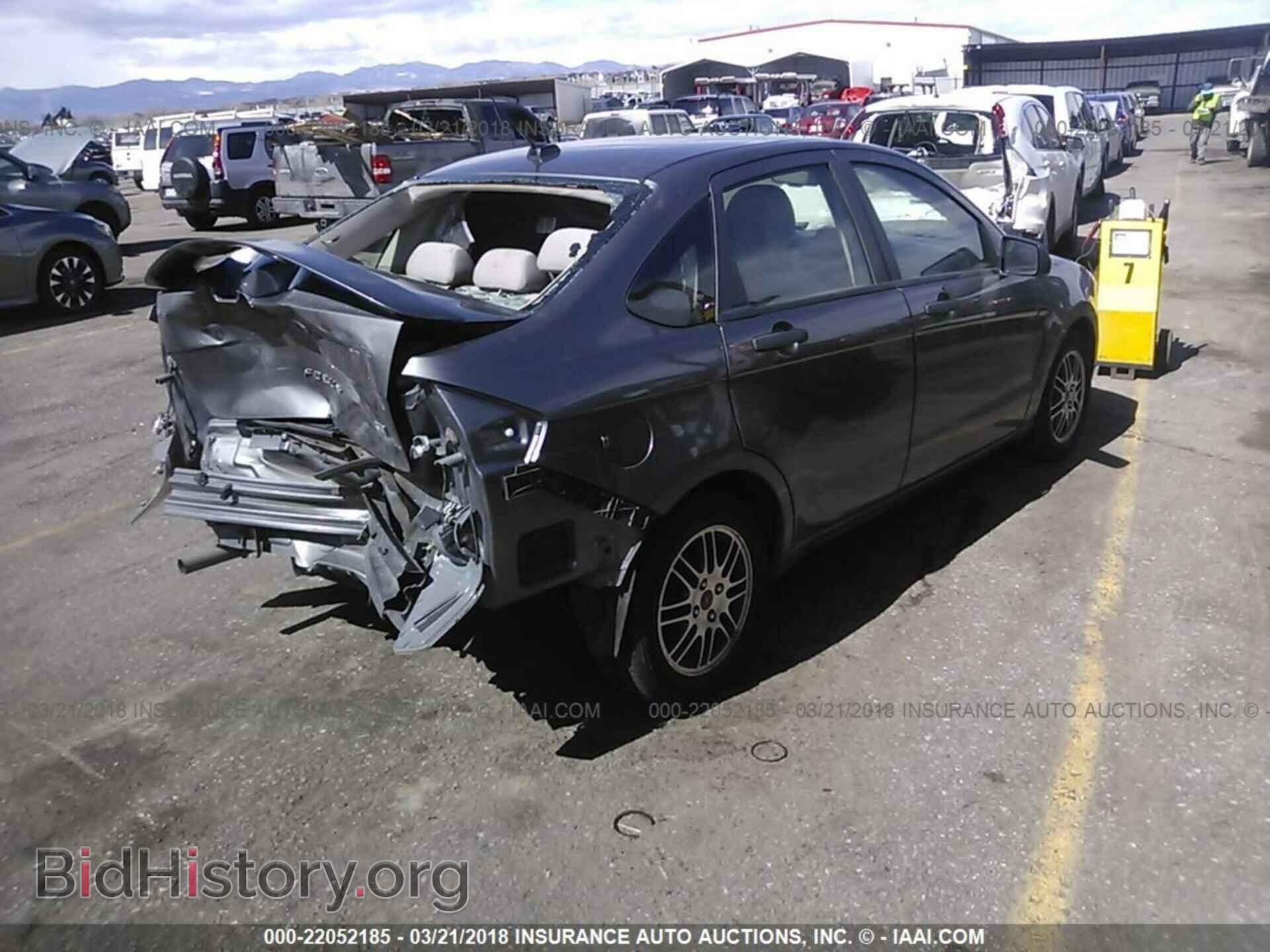 2011 Ford Focus - VIN: 1FAHP3FN8BW196861 - Photo 4