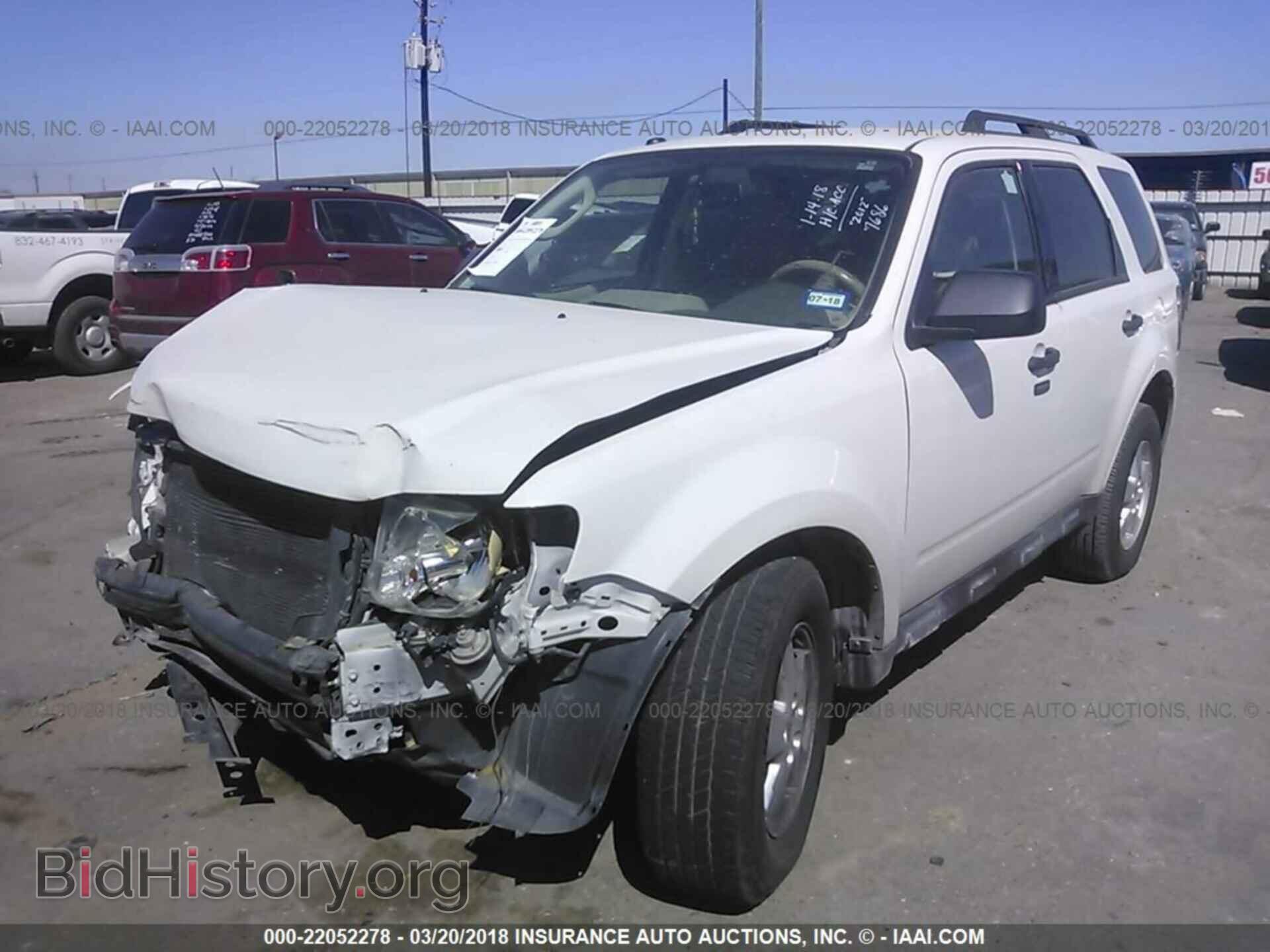 2012 Ford Escape - VIN: 1FMCU0DG7CKA77686 - Фото 2